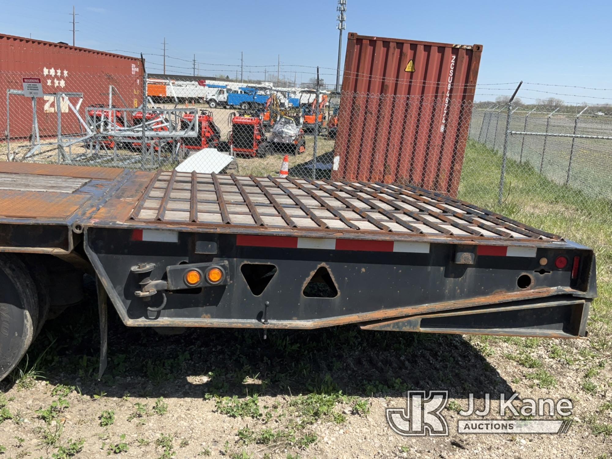 (Charlotte, MI) 2008 Trail King TK110HT Tri-Axle Hydraulic Dove Tail Trailer