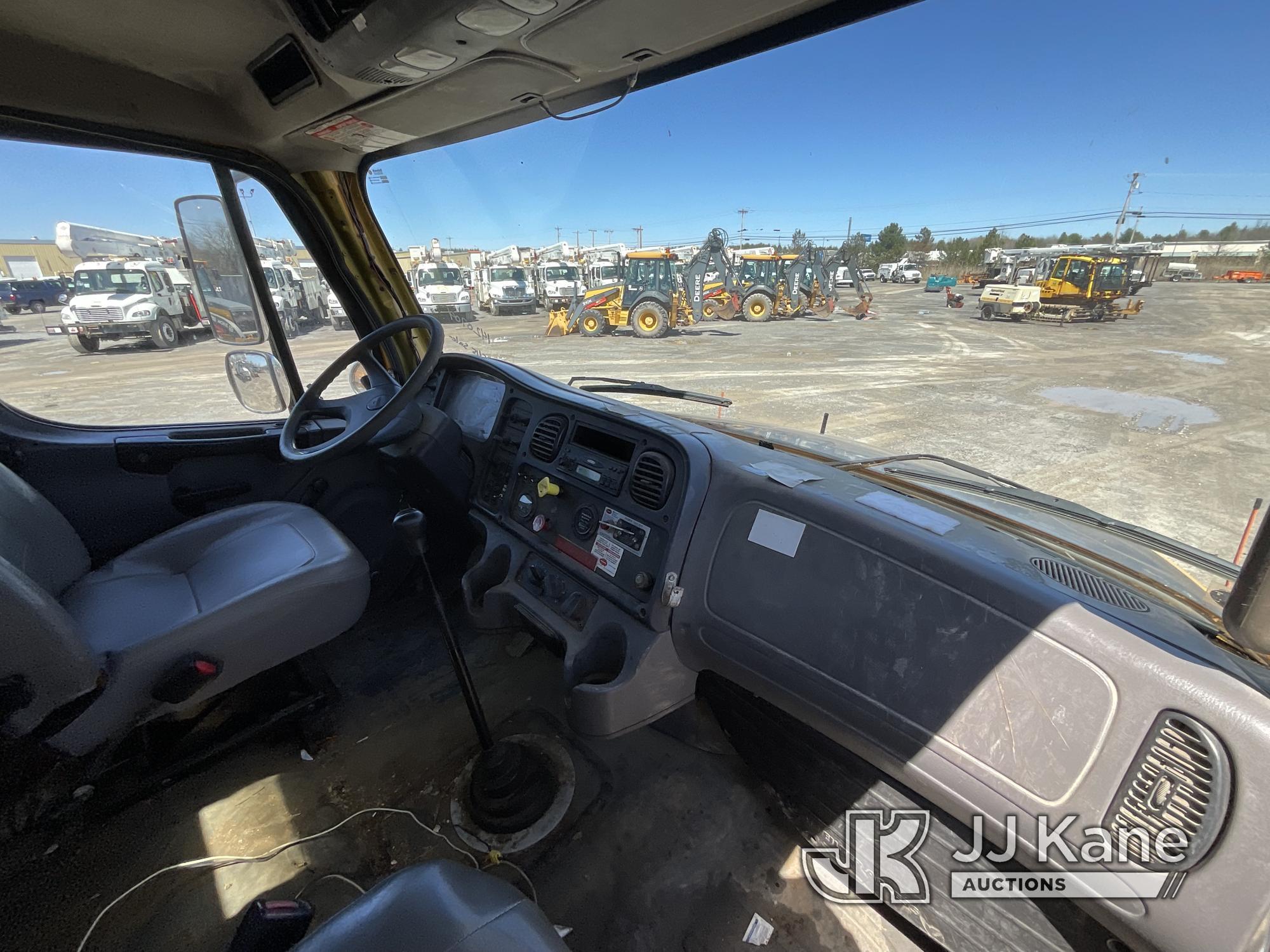 (Rome, NY) Altec L45M, Over-Center Material Handling Bucket Truck center mounted on 2006 Freightline