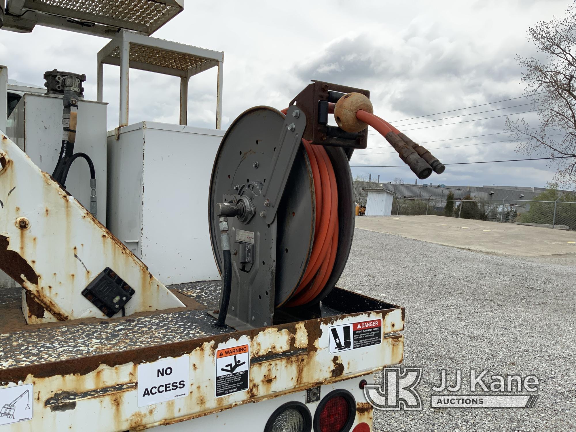 (Fort Wayne, IN) Altec DC47-TR, Digger Derrick rear mounted on 2018 International Durastar 4300 Util