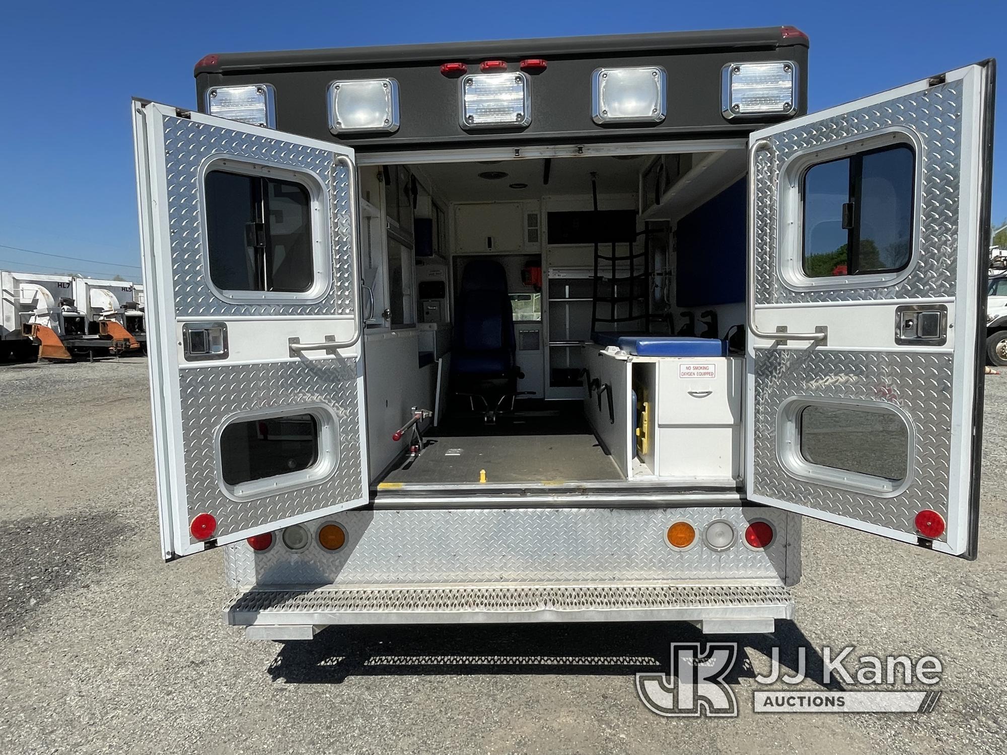 (Plymouth Meeting, PA) 2005 Ford F350 Emergency Response Truck Runs & Moves, Check Engine Light, Bod