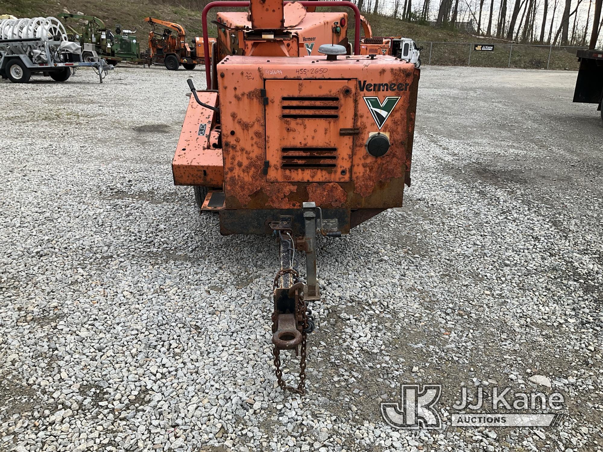 (Shrewsbury, MA) 2012 Vermeer BC1000XL Chipper (12in Drum) Runs) (Operating Condition Unknown, Rust