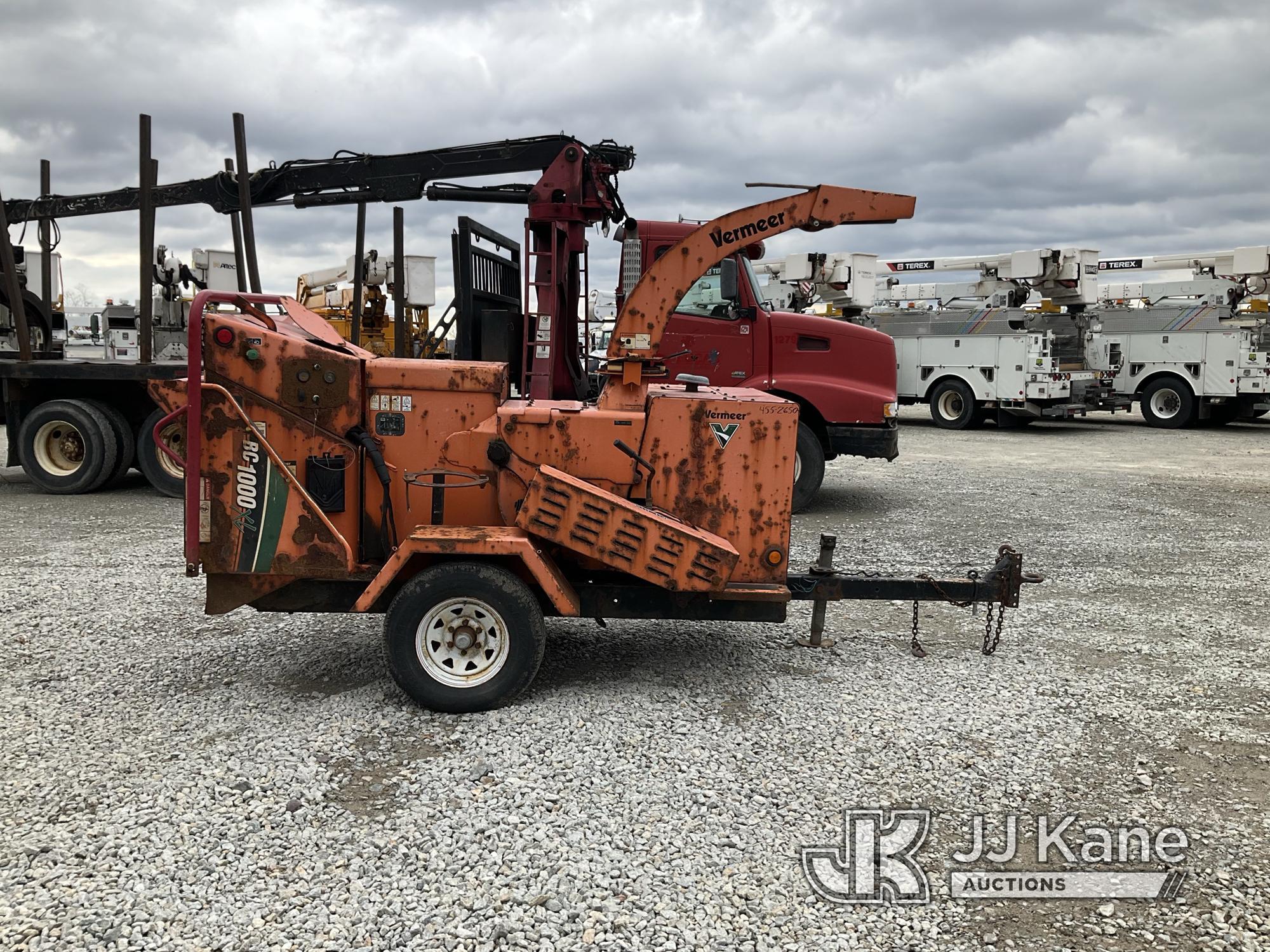 (Shrewsbury, MA) 2012 Vermeer BC1000XL Chipper (12in Drum) Runs) (Operating Condition Unknown, Rust