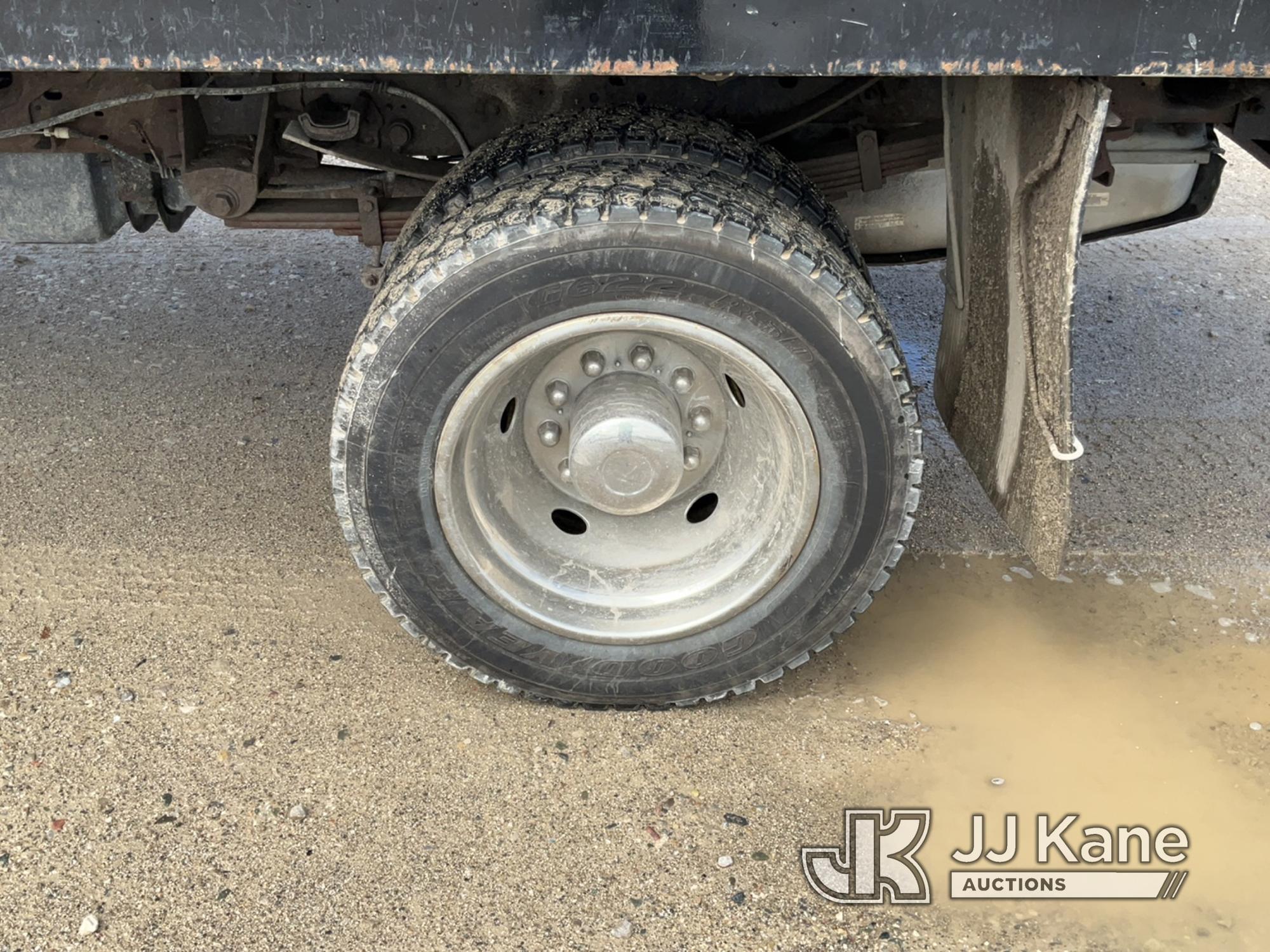 (Charlotte, MI) 2013 Ford F550 4x4 Crew-Cab Flatbed Truck Runs, Moves, Rust , Cracked Windshield