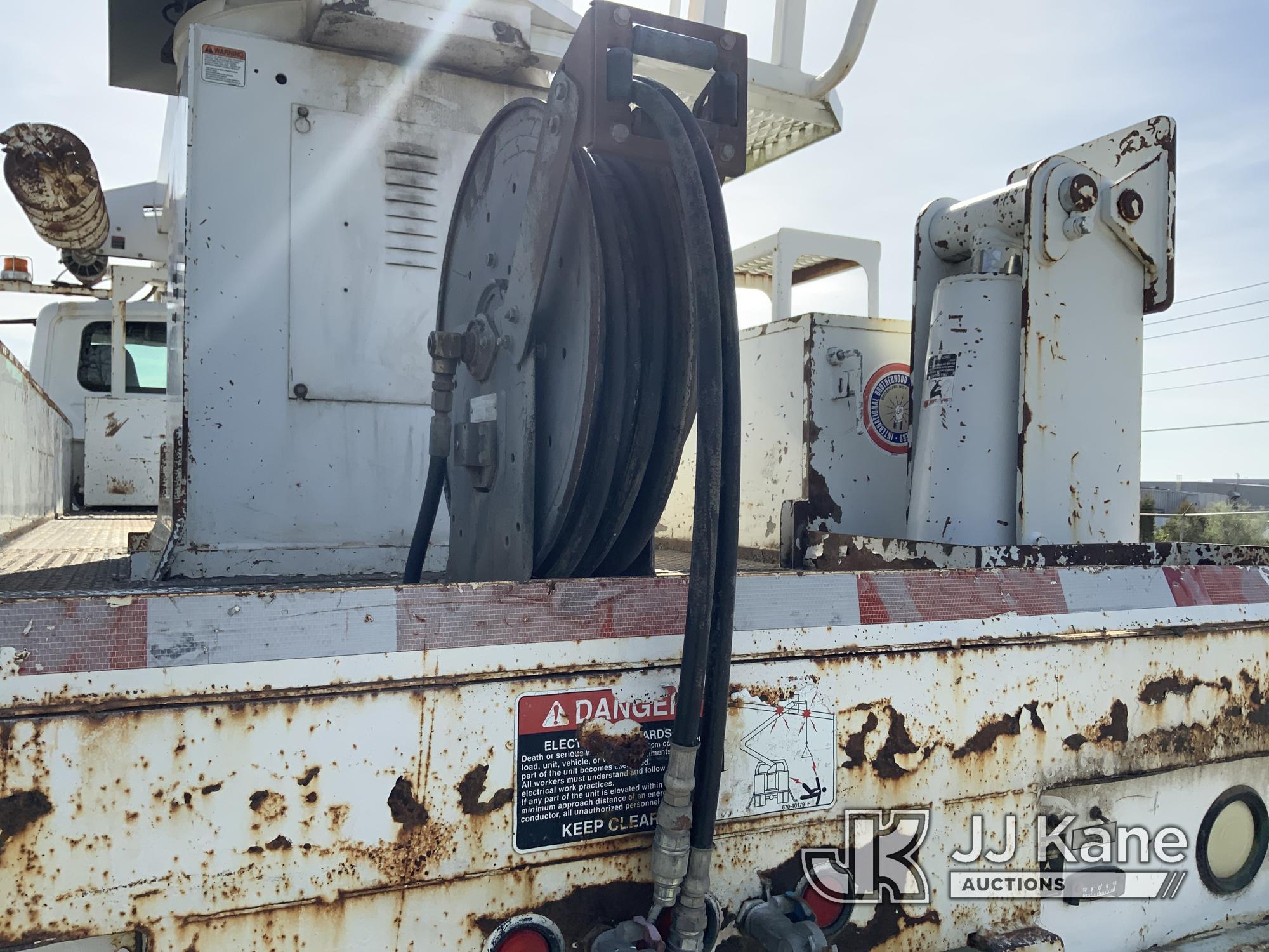 (Fort Wayne, IN) Altec D4065A-TR, Digger Derrick rear mounted on 2012 International 7400 T/A Utility