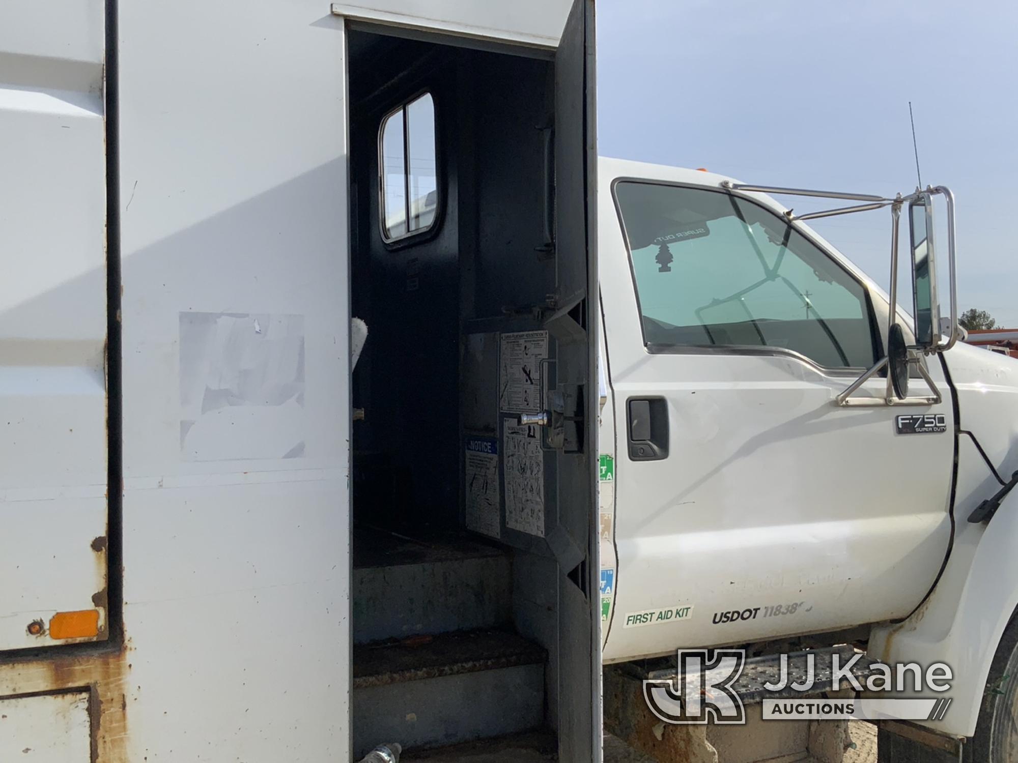 (Charlotte, MI) 2011 Ford F750 Chipper Dump Truck Runs, Moves, Dump Operates, Service Engine Light.