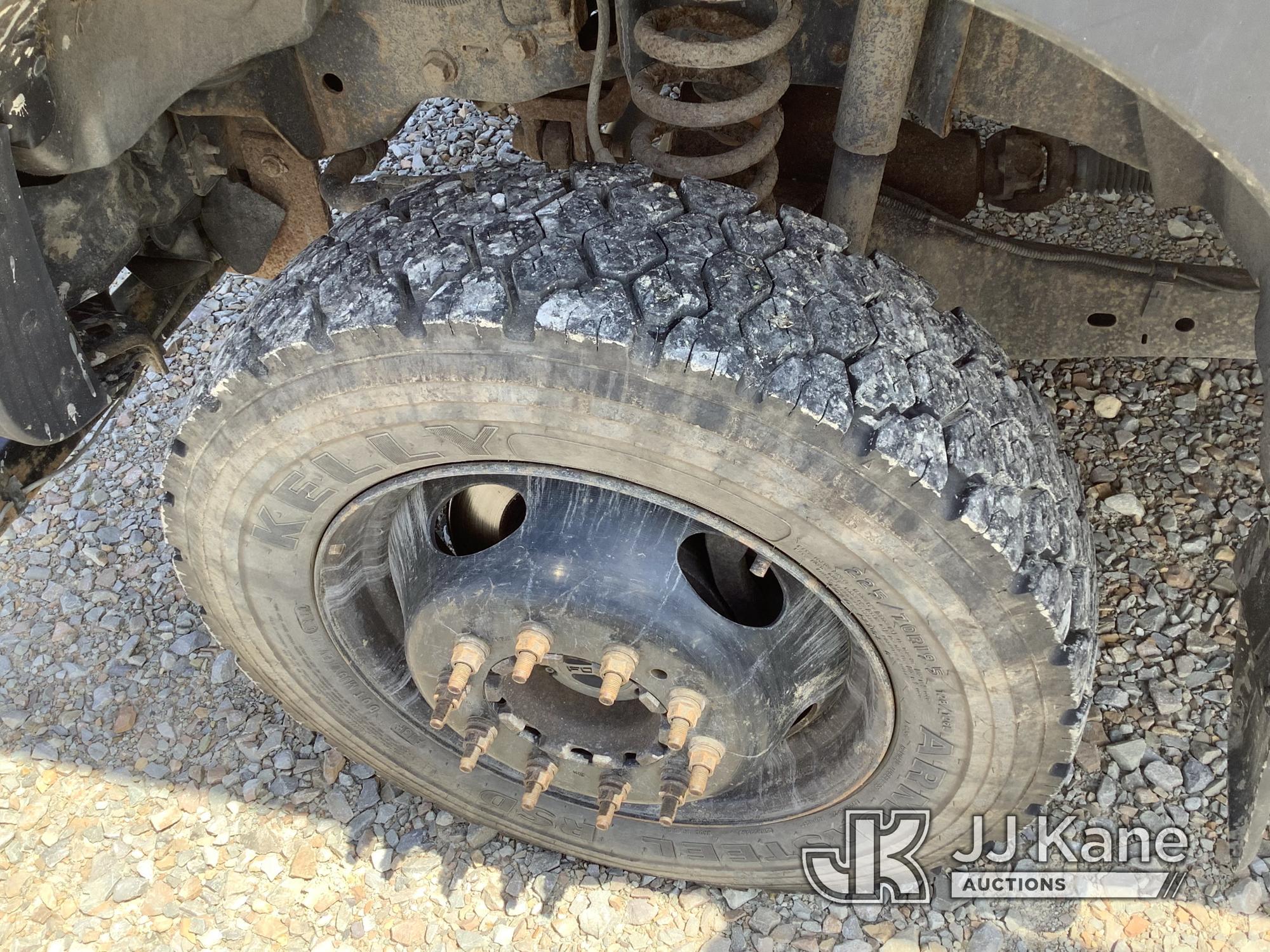 (Smock, PA) Versalift SST40EIH, Articulating & Telescopic Bucket mounted behind cab on 2015 Ford F55