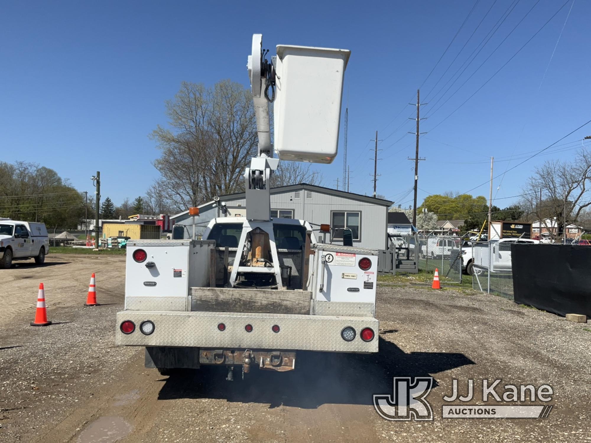 (Charlotte, MI) Versalift SHV28PS, Non-Insulated Bucket Truck mounted behind cab on 2005 Chevrolet S