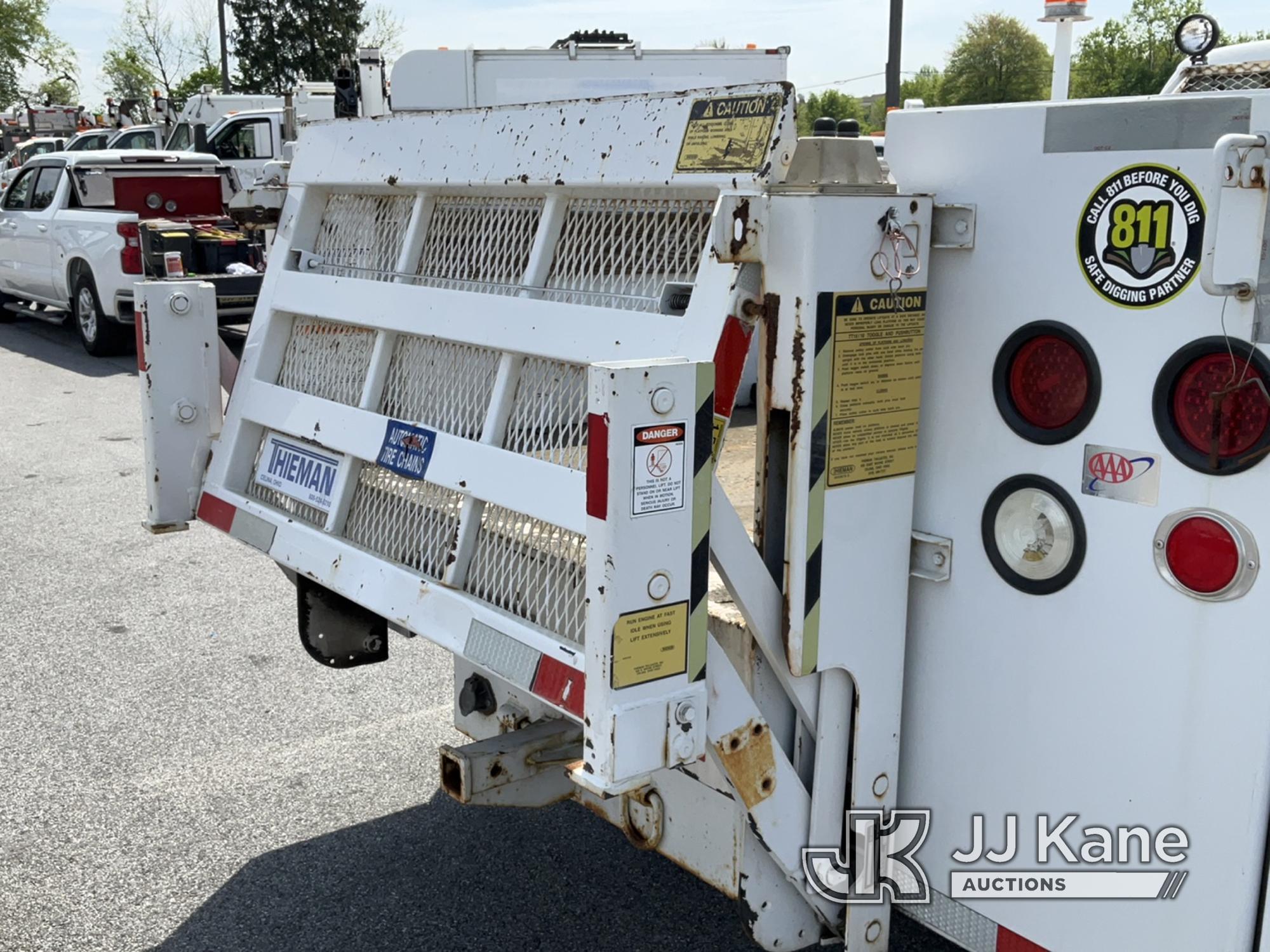 (Chester Springs, PA) 2005 Ford F350 4x4 Service Truck Runs Rough & Moves, Body & Rust Damage, Liftg