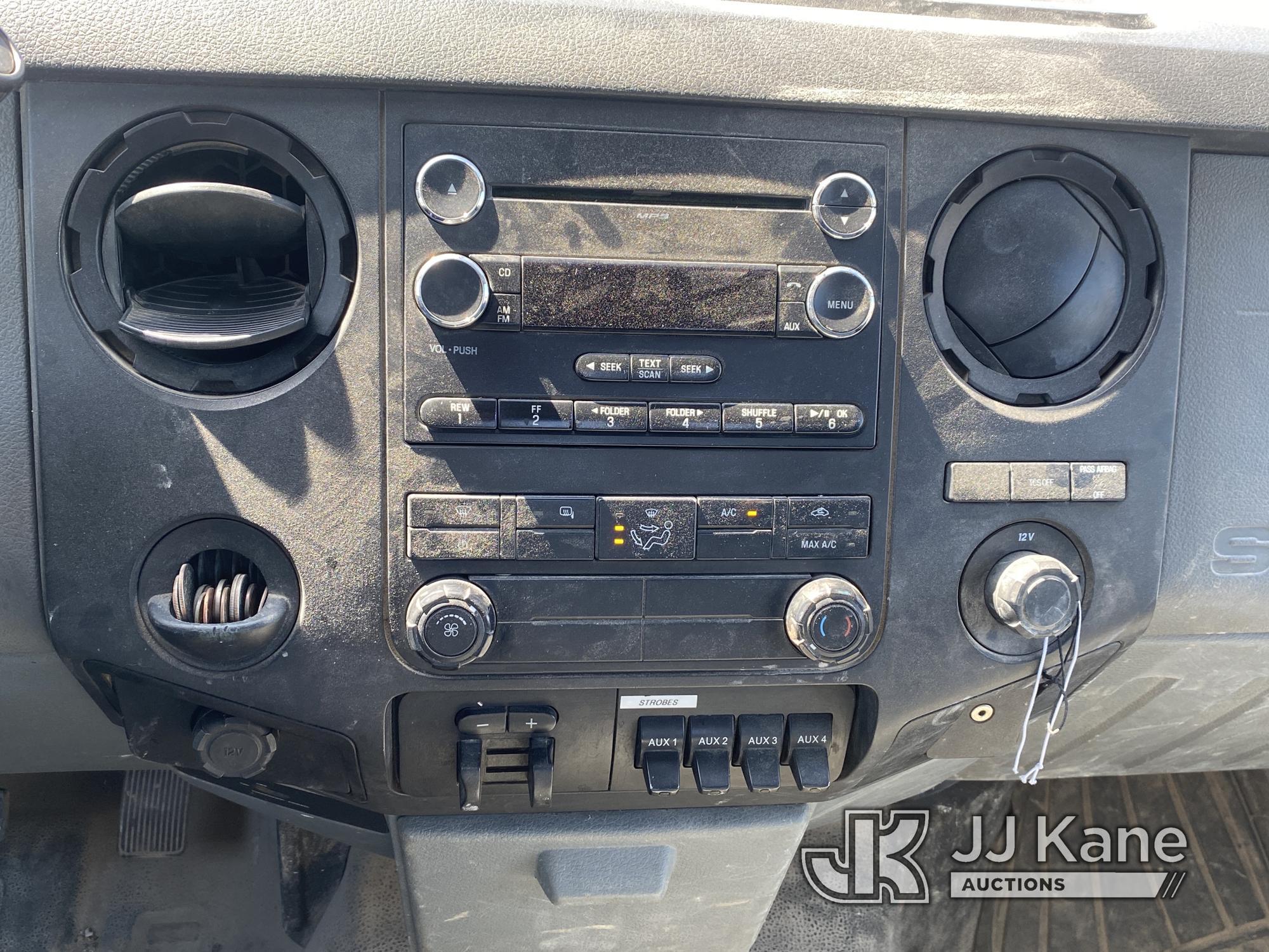 (University Park, IL) 2014 Ford F550 Service Truck Runs & Moves) (Paint Peeling on Hood, Check Engin