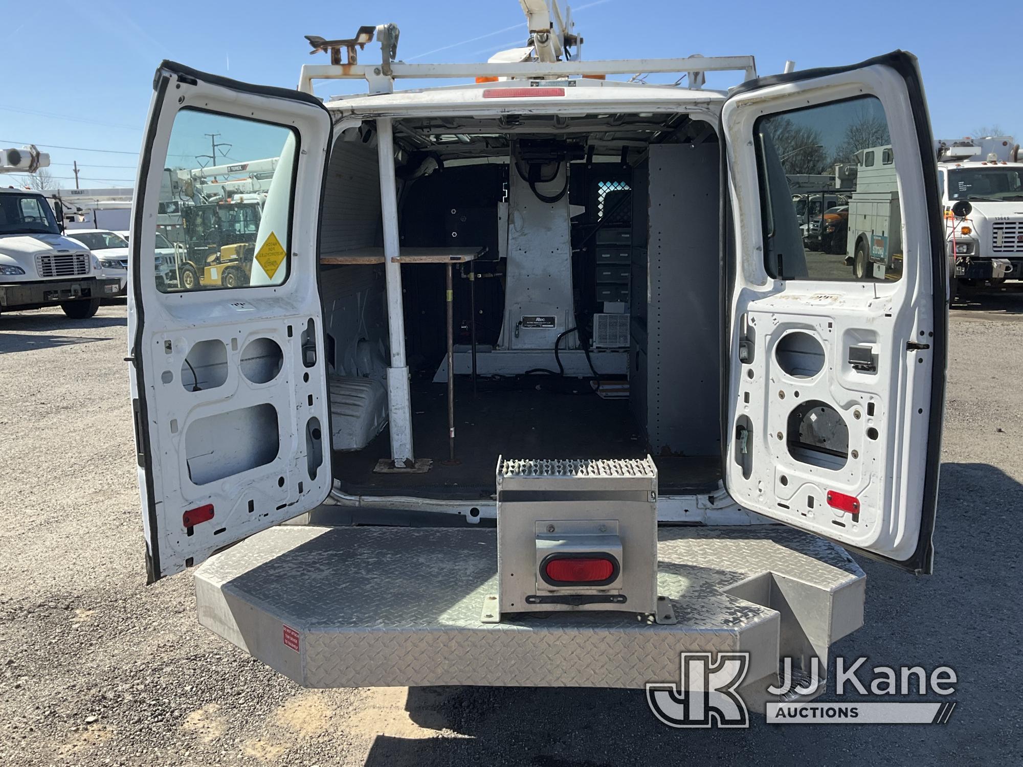 (Plymouth Meeting, PA) Altec AT200-AV, Telescopic Non-Insulated Bucket Van mounted on 2012 Ford E350