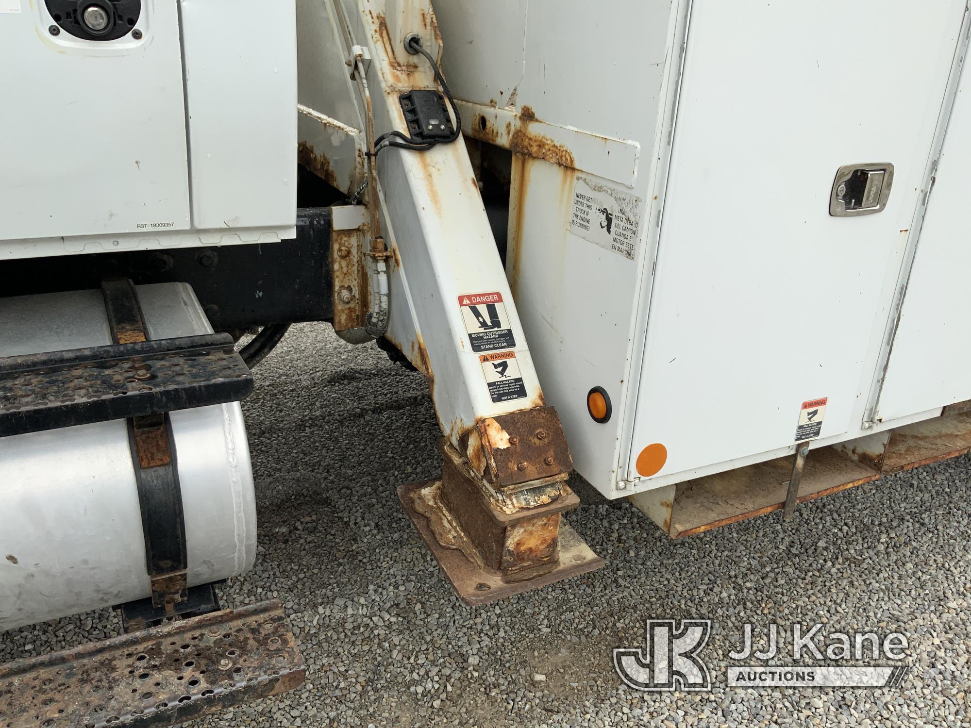 (Fort Wayne, IN) Altec DM47-TR, Digger Derrick rear mounted on 2012 International 7300 4x4 Utility T