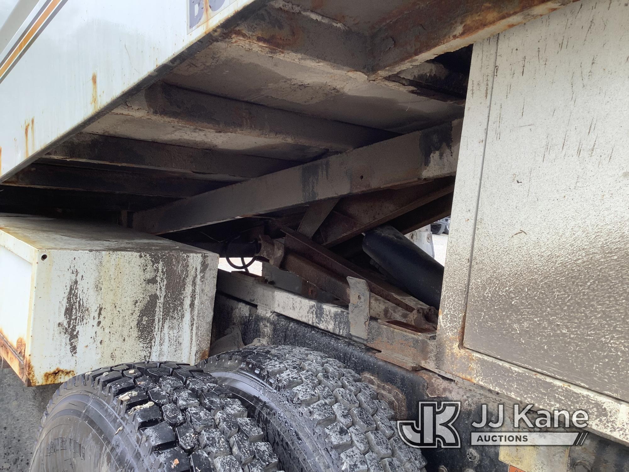 (Smock, PA) Altec LRV60/70, Over-Center Elevator Bucket mounted behind cab on 2012 Freightliner M2 1