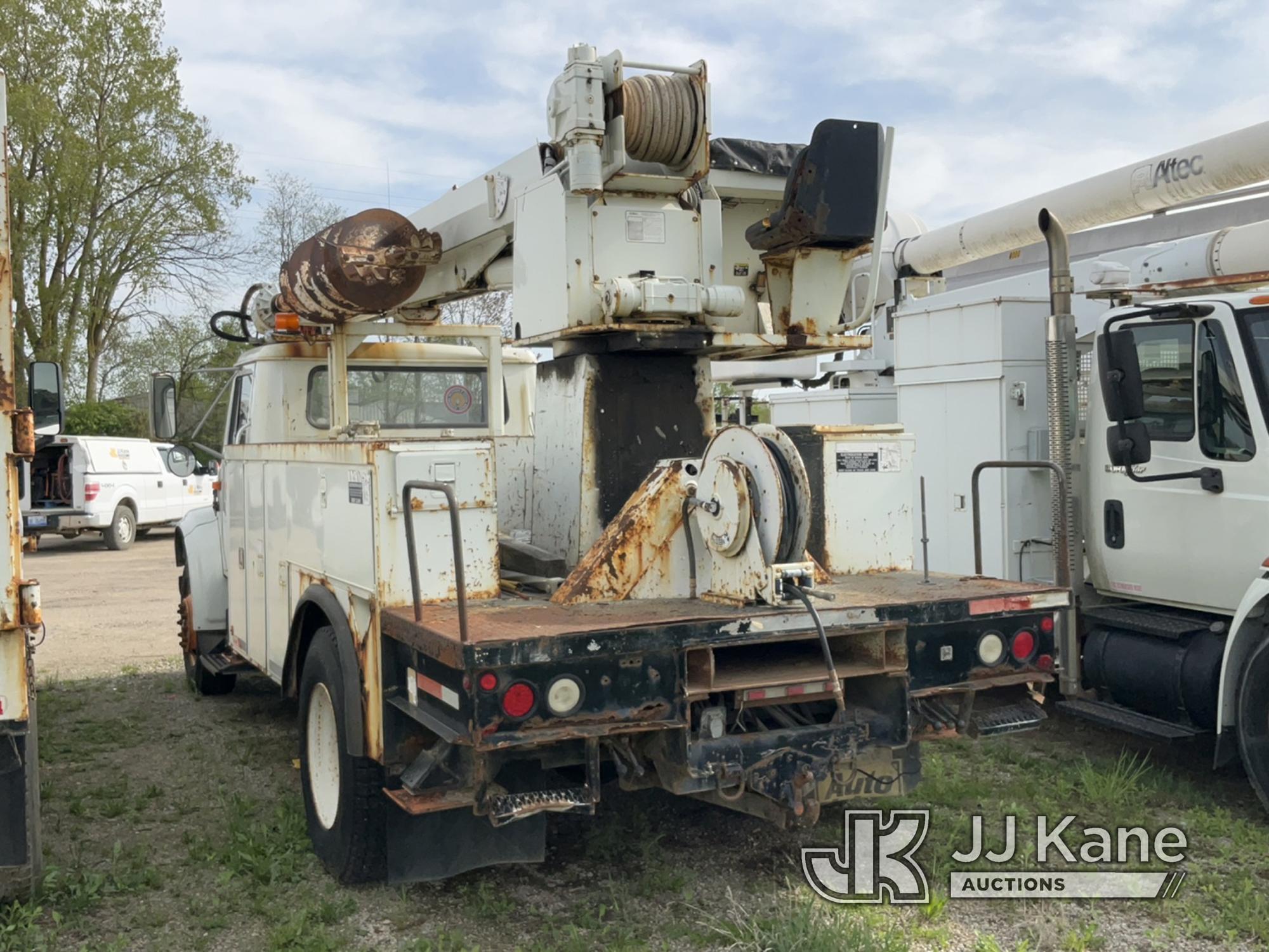 (Charlotte, MI) Altec D845-ATR, Digger Derrick rear mounted on 2001 International 4700 Utility Truck