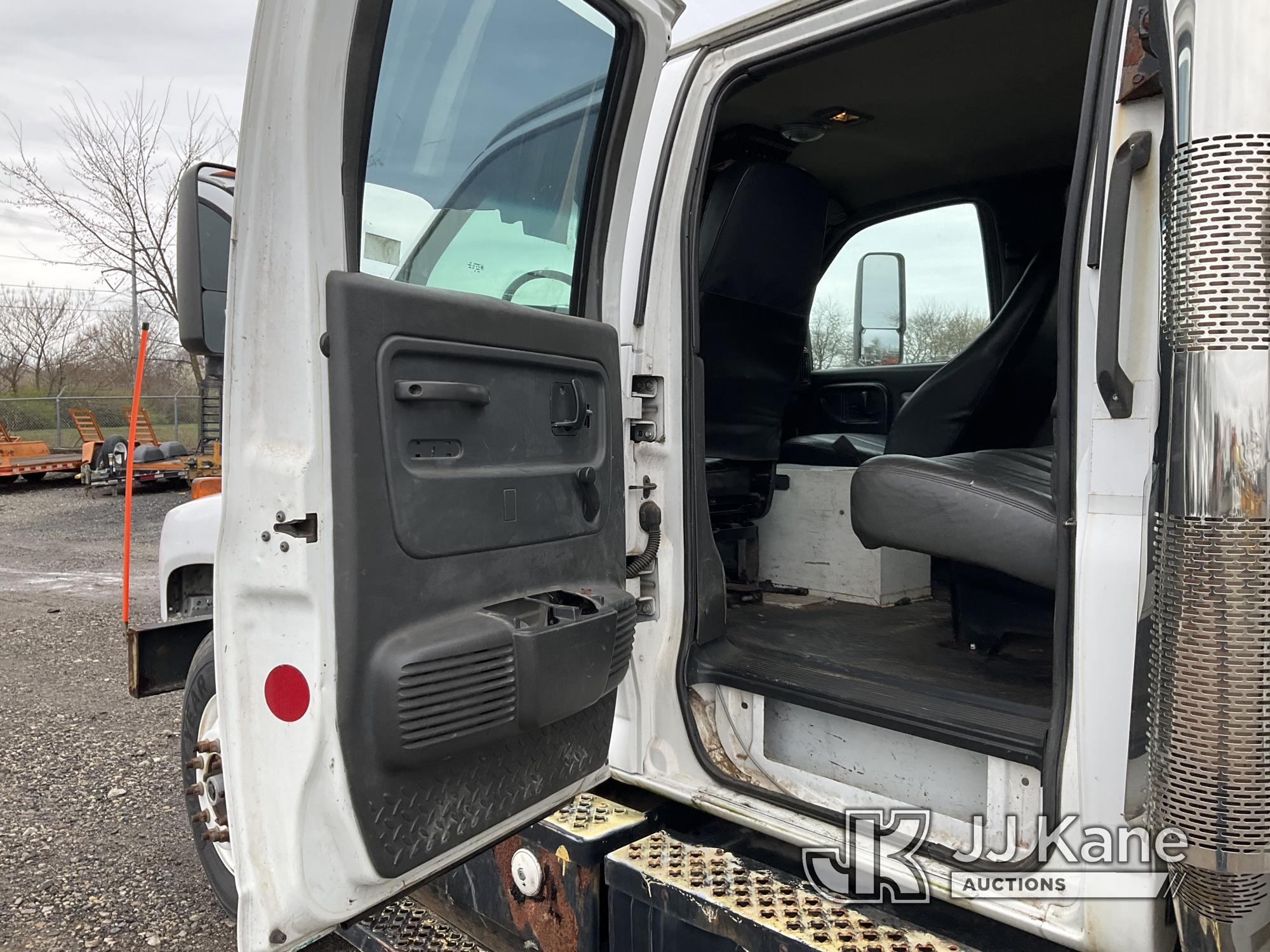 (Plymouth Meeting, PA) 2003 GMC C7500 Crew-Cab Enclosed Utility Truck Runs & Moves, Body & Rust Dama