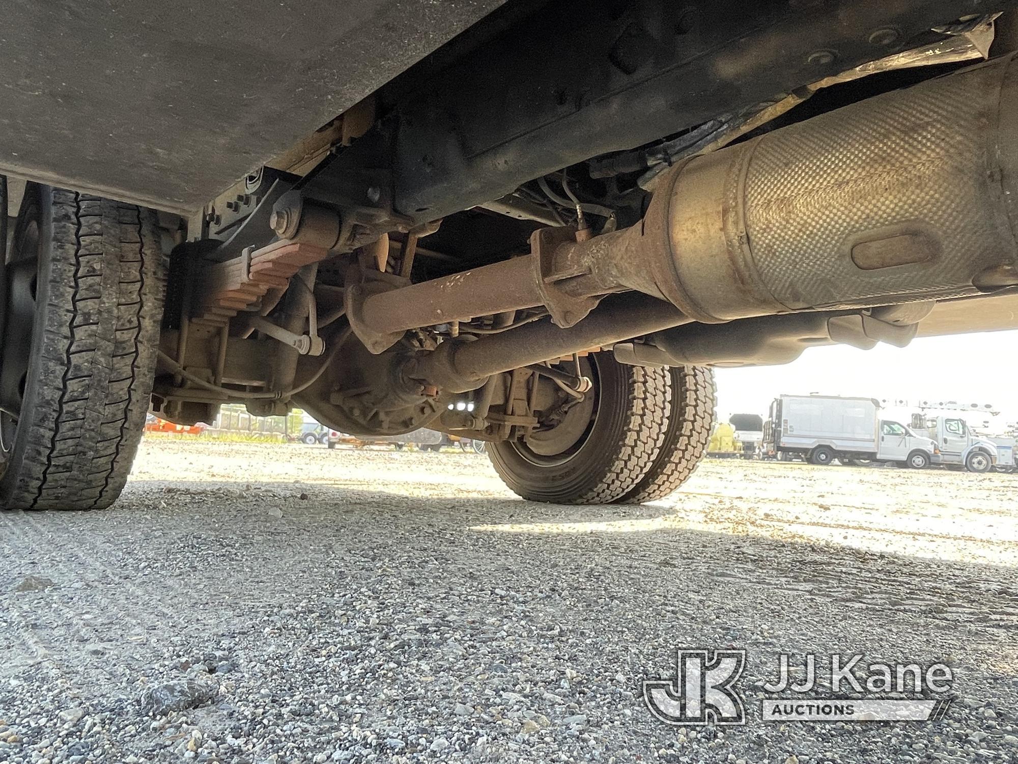 (Plymouth Meeting, PA) Versalift SST40EIH-01, Articulating & Telescopic Bucket Truck center mounted