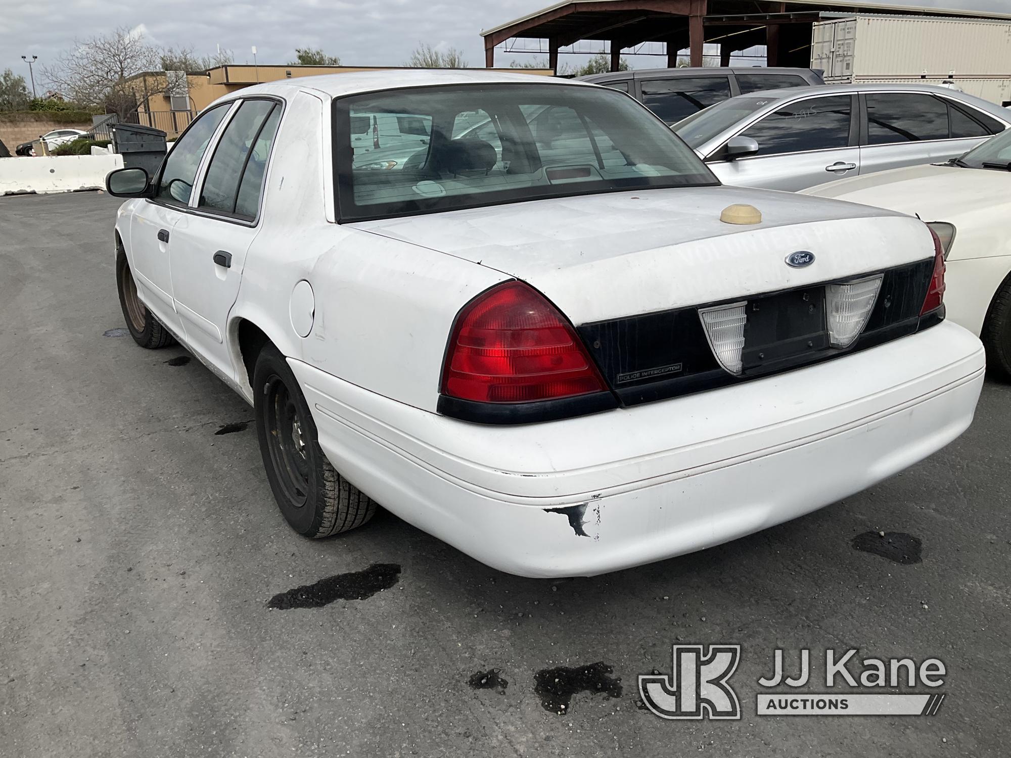 (Jurupa Valley, CA) 2000 Ford Crown Victoria Police Interceptor 4-Door Sedan Runs & Moves, Runs roug