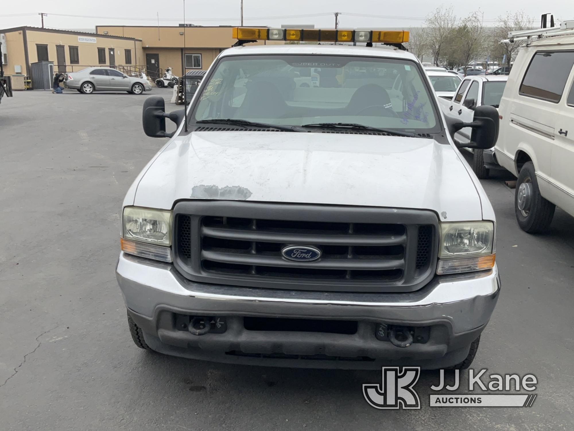 (Jurupa Valley, CA) 2003 Ford F350 Service Truck Runs & Moves , Paint Damage