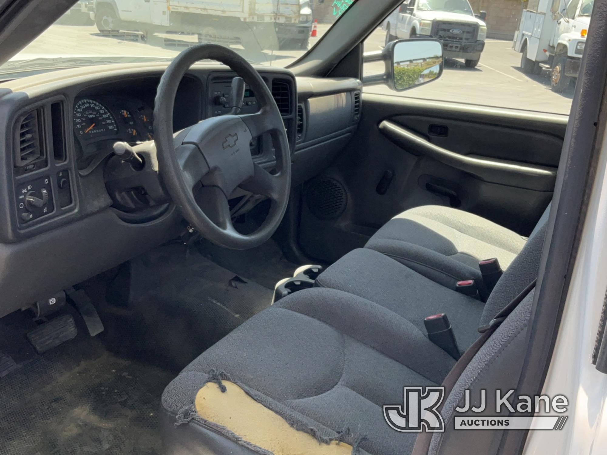 (Jurupa Valley, CA) 2007 Chevrolet Silverado 2500HD Regular Cab Pickup 2-DR Runs & Moves , Runs Roug