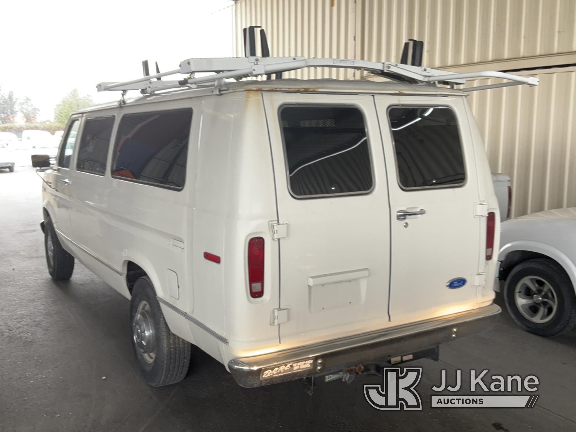 (Jurupa Valley, CA) 1990 Ford Club Wagon Sports Van Runs & Moves