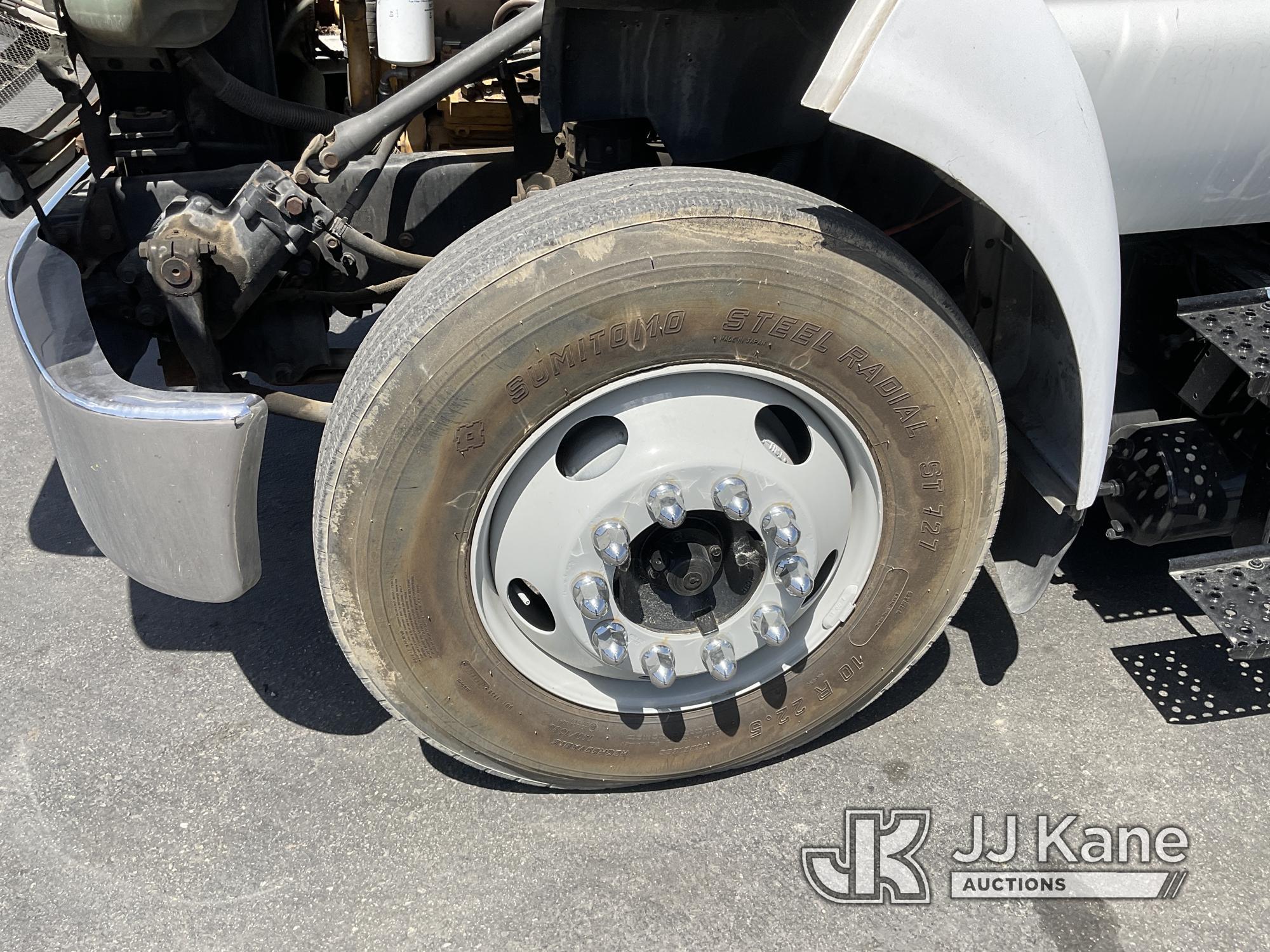 (Jurupa Valley, CA) 2006 Ford F650 Van Body Truck Runs & Moves, Must Be Registered Out Of State Due