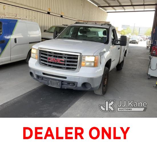 (Jurupa Valley, CA) 2008 GMC Sierra 2500 HD Regular Cab Pickup 2-DR Runs & Moves, Driver Door is Dam