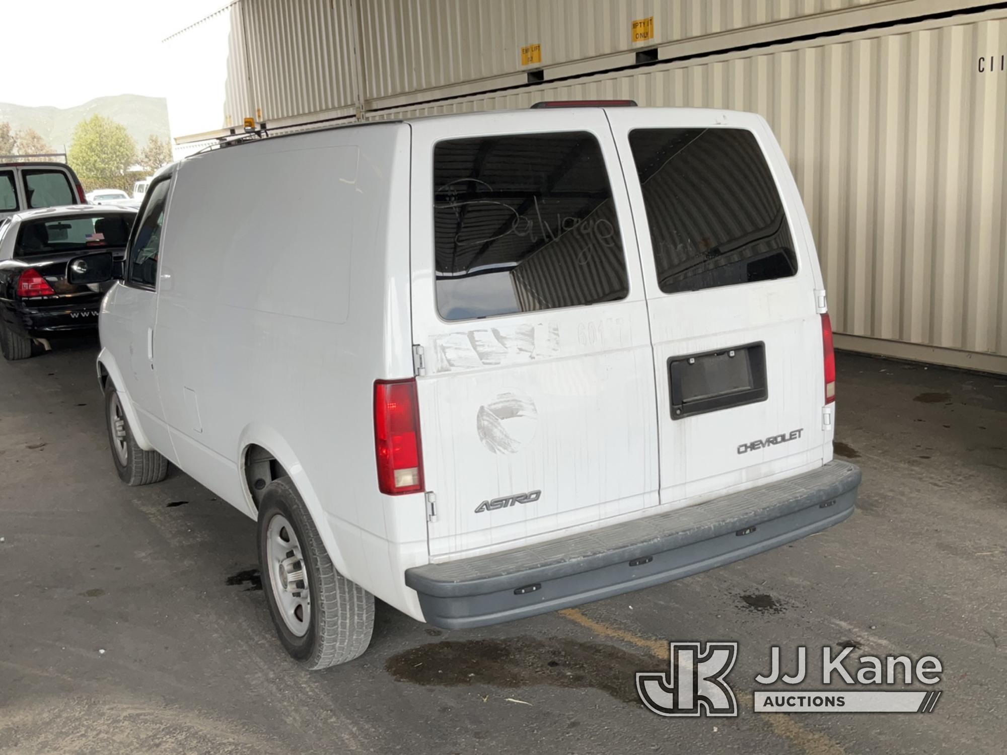 (Jurupa Valley, CA) 2004 Chevrolet Astro Extended Cargo Van Runs & Moves