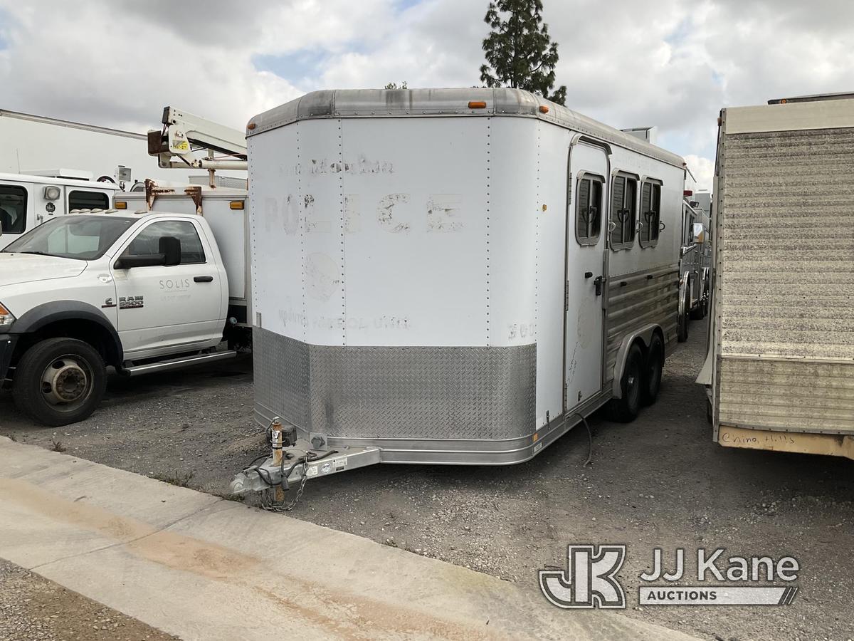 (Jurupa Valley, CA) 2010 Featherlite 3 Horse Trailer T/A Livestock Trailer Trailer Length: 15ft 10in