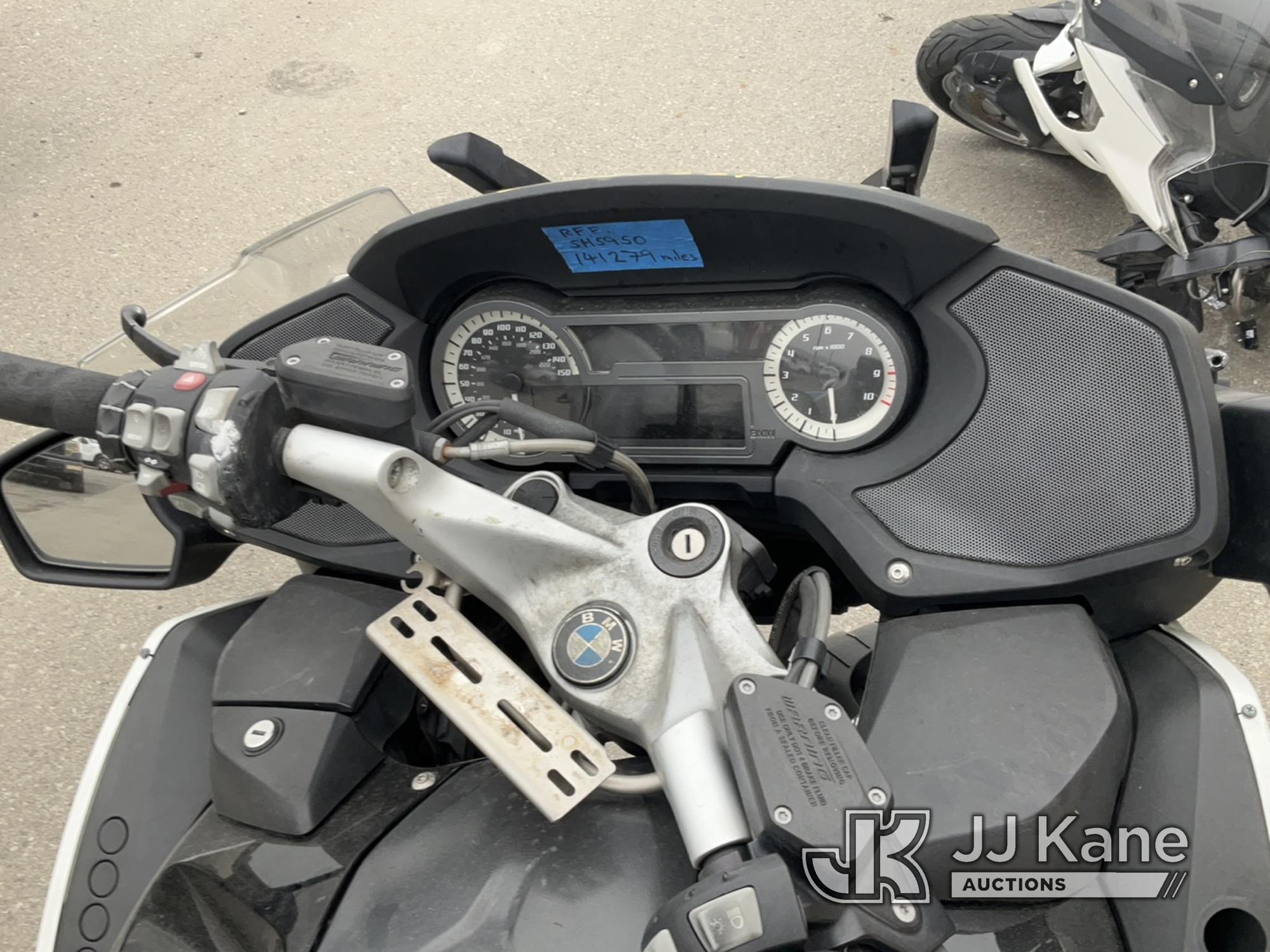 (Jurupa Valley, CA) 2015 BMW R1200RT Motorcycle Not Running , No Key , Stripped Of Parts