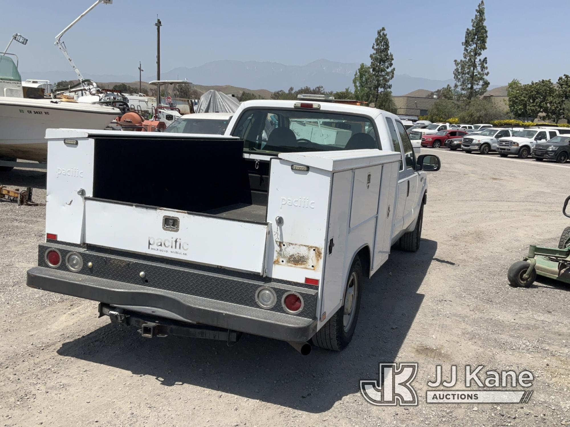 (Jurupa Valley, CA) 2005 Ford F-250 SD Extended-Cab Pickup Truck Runs & Moves