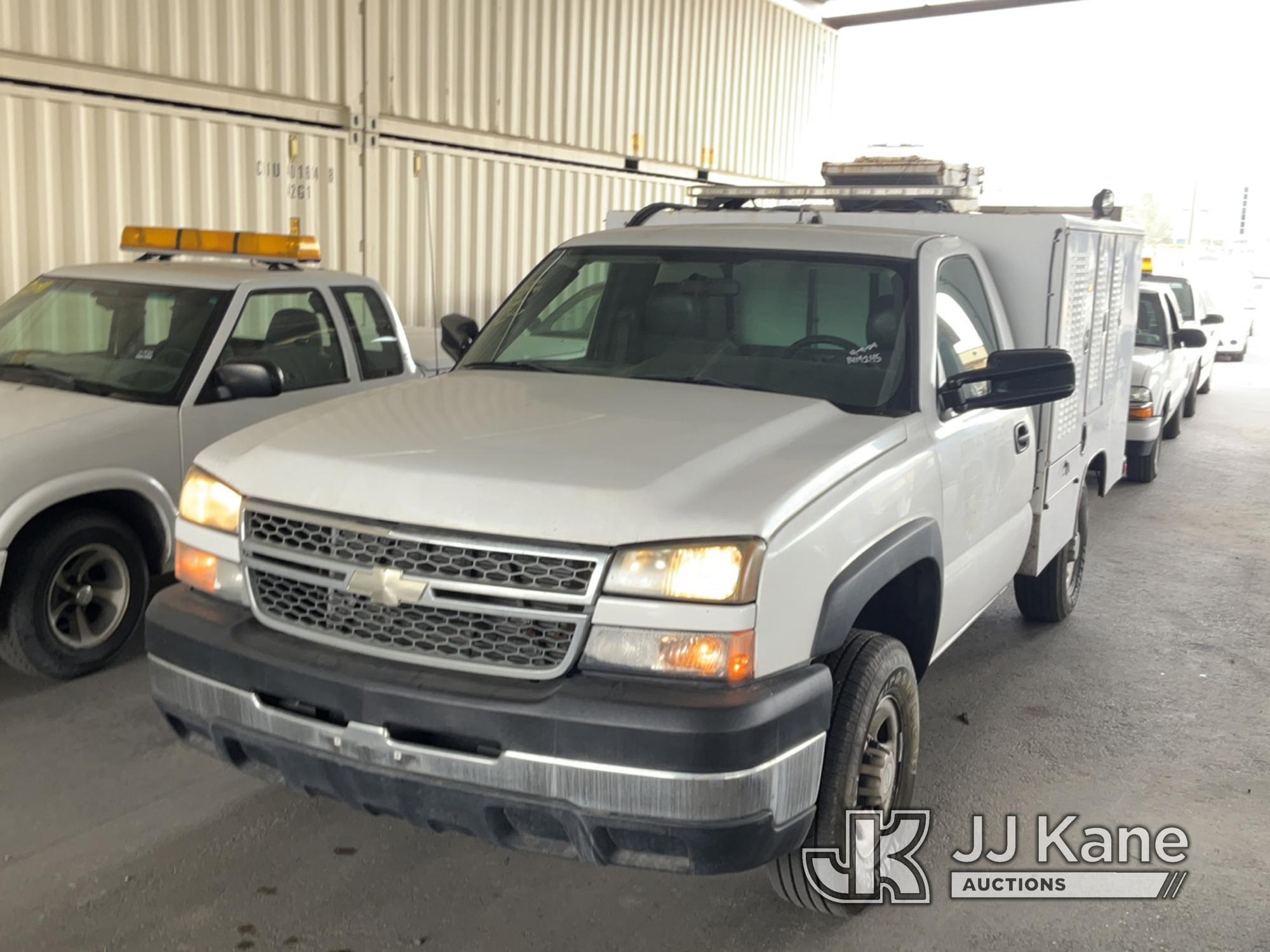 (Jurupa Valley, CA) 2006 Chevrolet Silverado 2500 Service Truck Runs & Moves