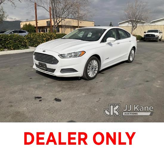 (Jurupa Valley, CA) 2014 Ford Fusion Hybrid 4-Door Sedan Runs & Moves, Missing Passenger Mirror, Ope