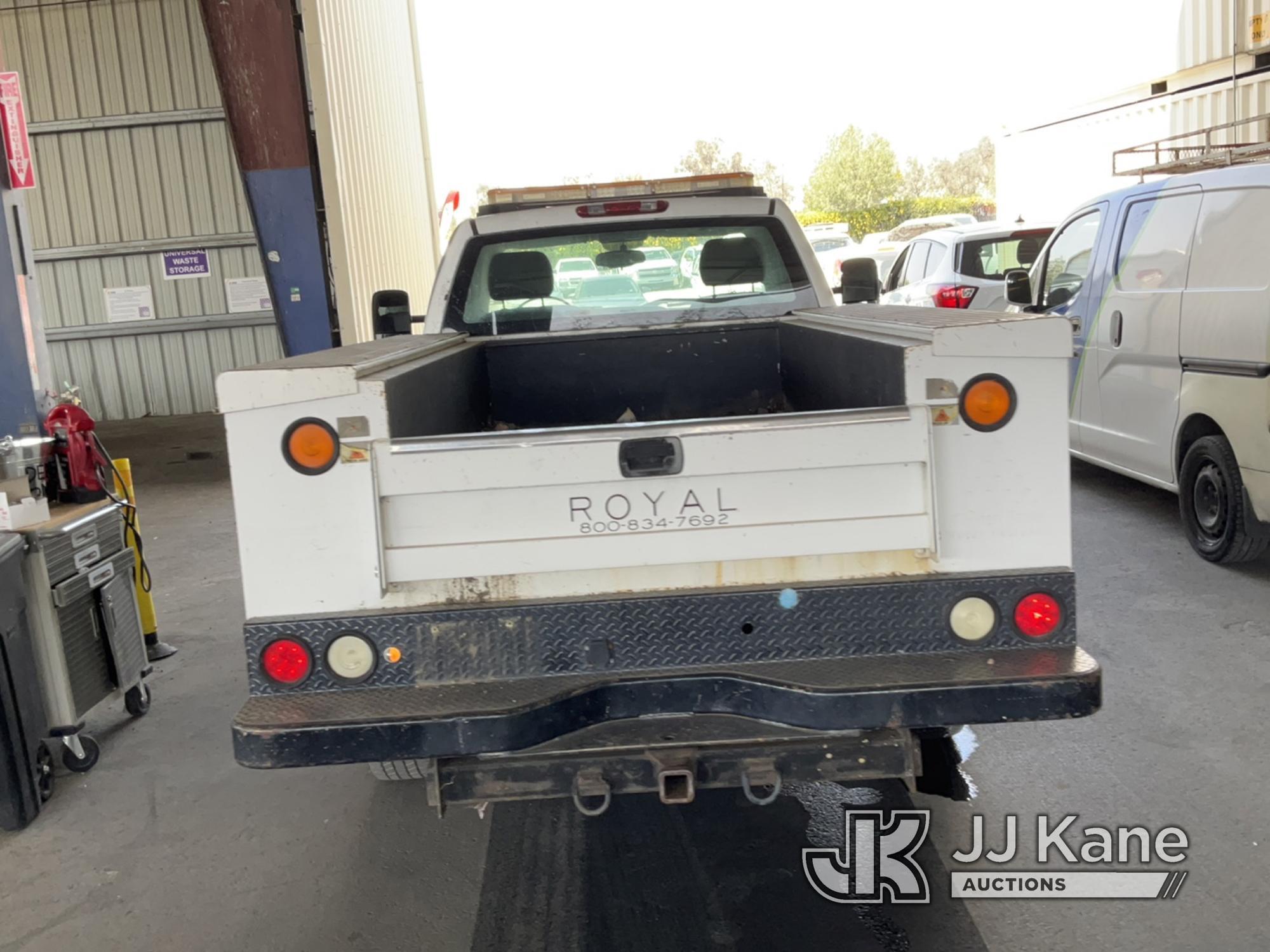 (Jurupa Valley, CA) 2008 GMC Sierra 2500 HD Regular Cab Pickup 2-DR Runs & Moves, Driver Door is Dam