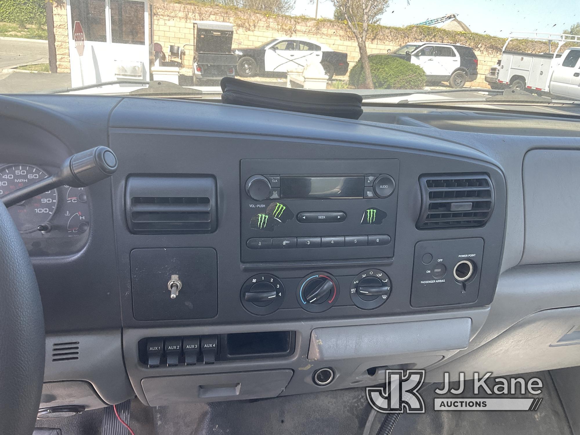 (Jurupa Valley, CA) 2006 Ford 550 Dump Truck Runs & Moves, Front Passenger Damage, Dump Bed Does Not