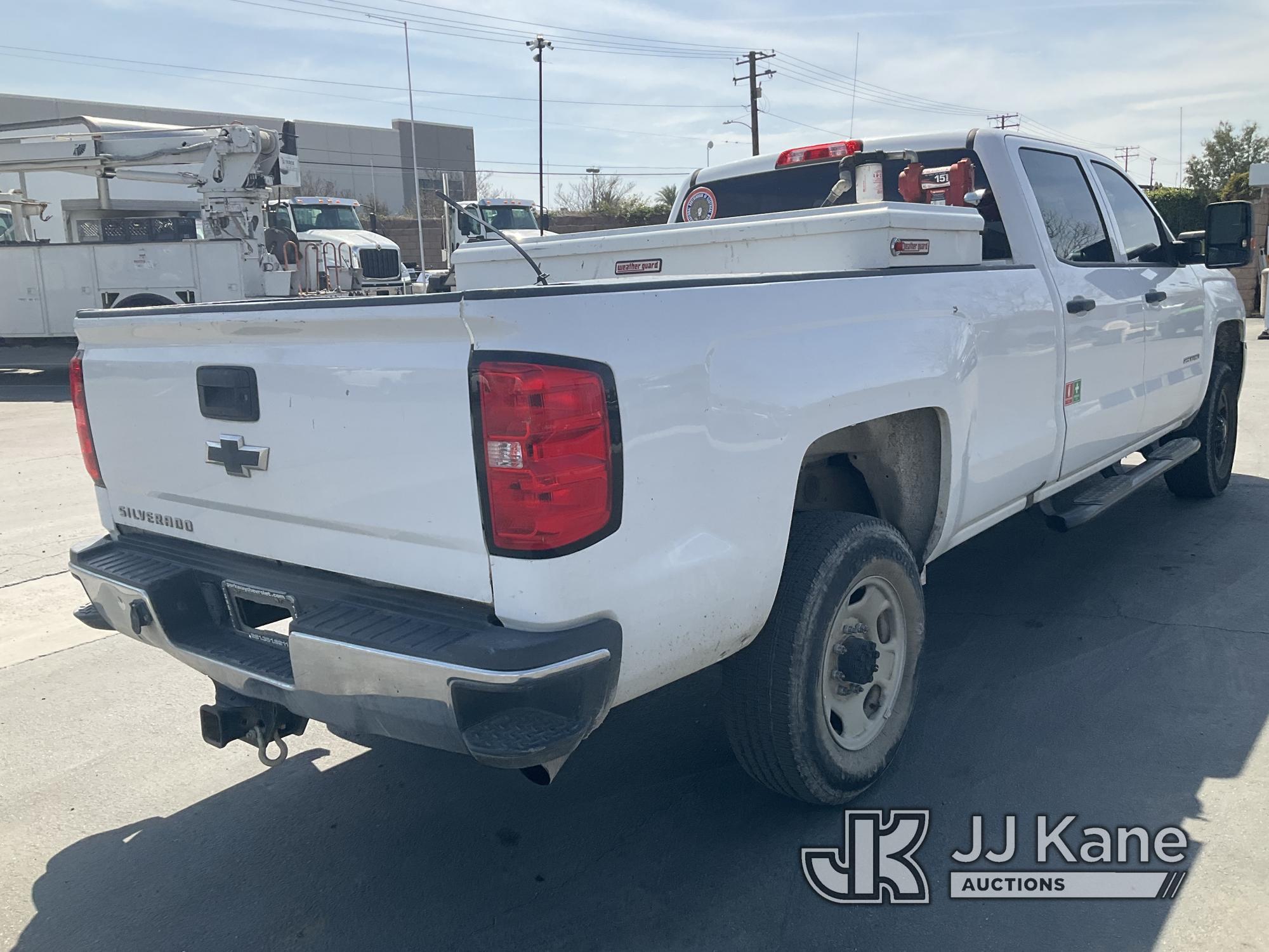 (Jurupa Valley, CA) 2019 Chevrolet Silverado 2500HD 4x4 Crew-Cab Pickup Truck Runs & Moves