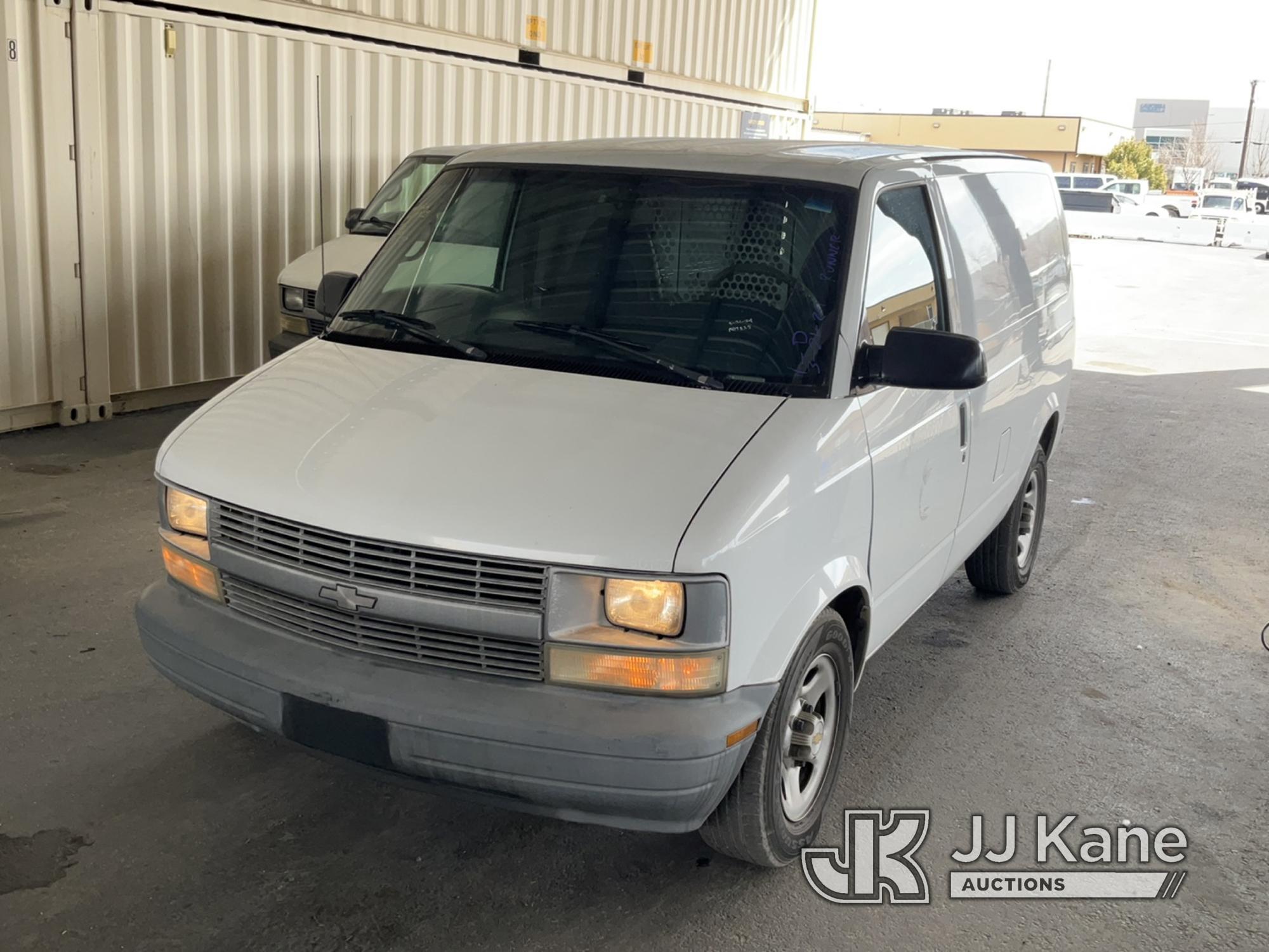 (Jurupa Valley, CA) 2004 Chevrolet Astro Extended Cargo Van Runs & Moves