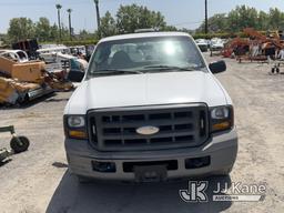 (Jurupa Valley, CA) 2005 Ford F-250 SD Extended-Cab Pickup Truck Runs & Moves