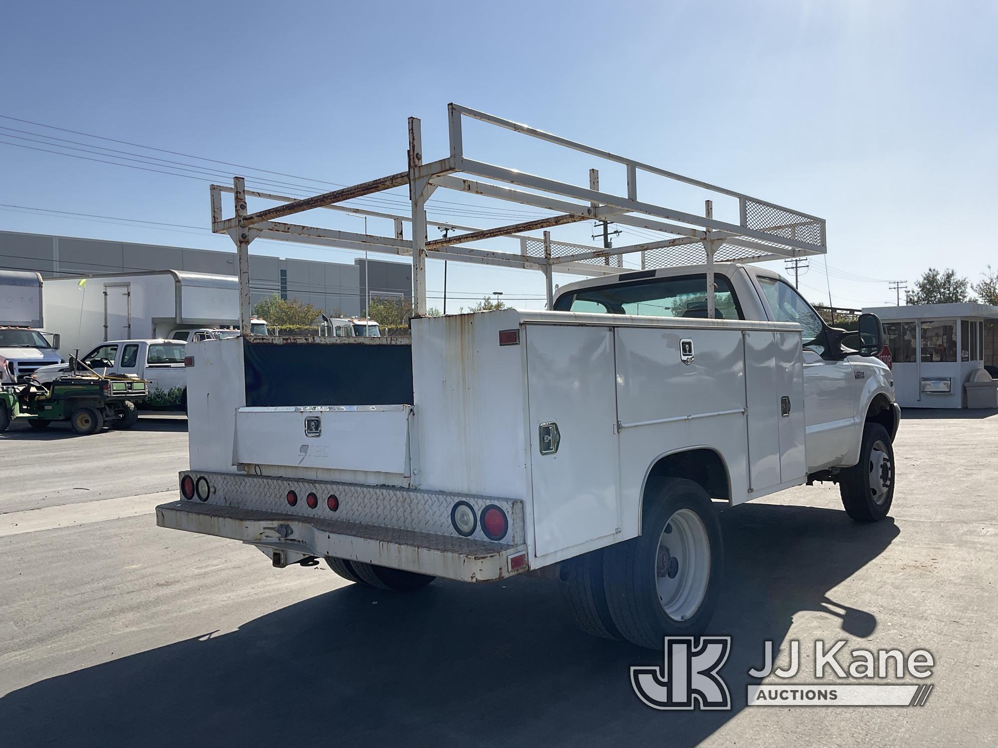 (Jurupa Valley, CA) 2003 Ford F450 Utility Truck Runs & Moves