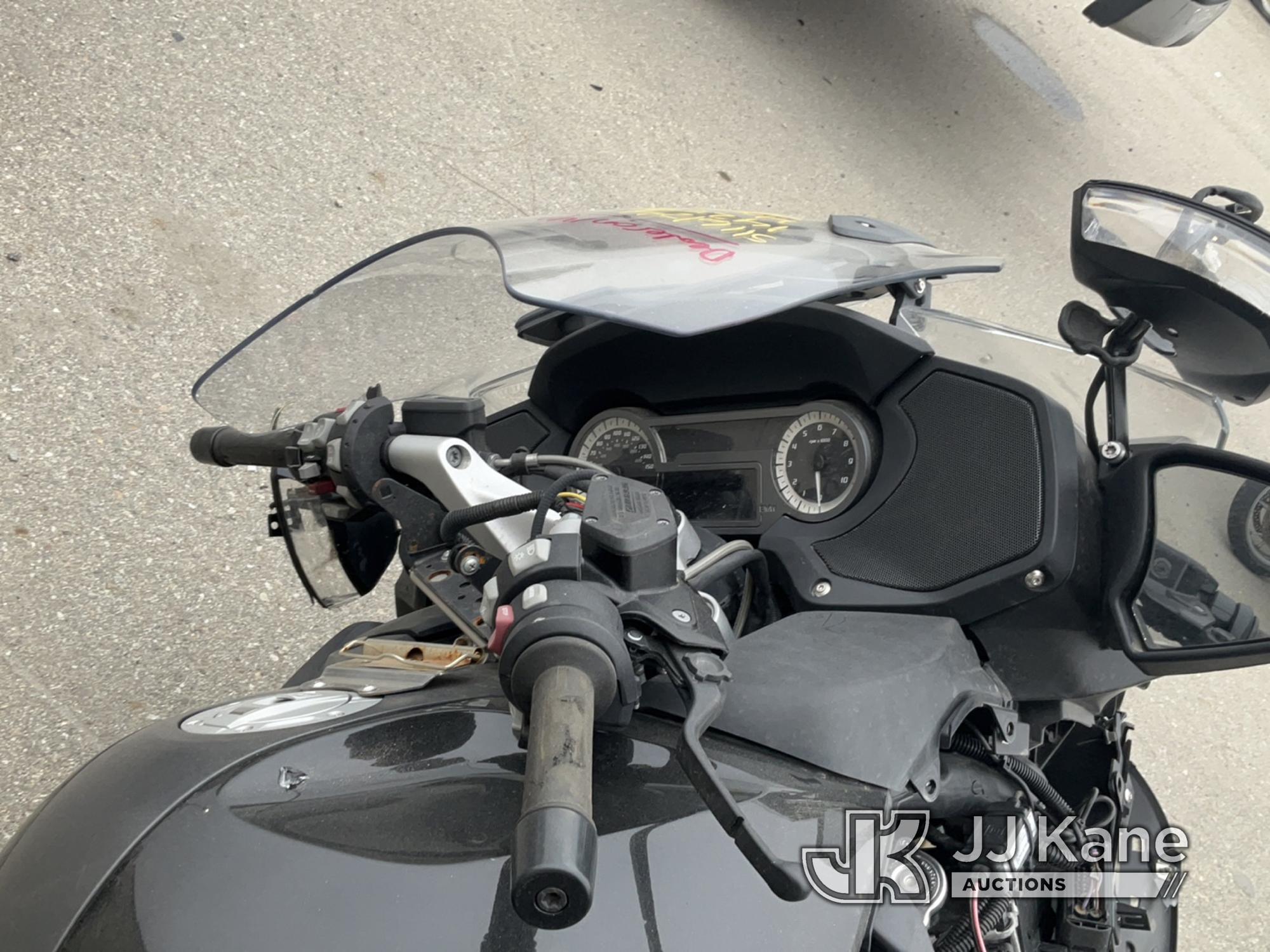 (Jurupa Valley, CA) 2020 BMW R 1250 RT Motorcycle Not Running , No Key , wrecked , Stripped Of Parts