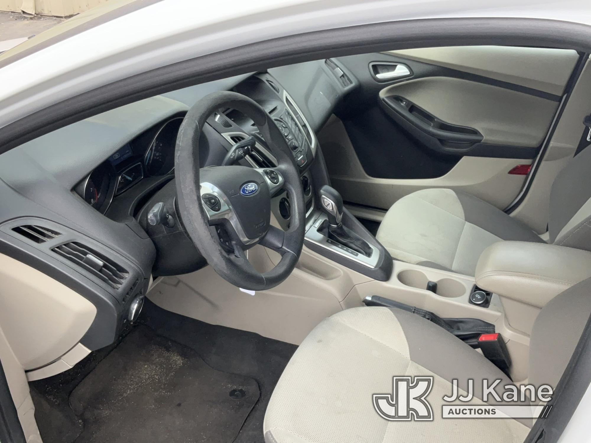 (Jurupa Valley, CA) 2014 Ford Focus 4-Door Sedan Runs & Moves