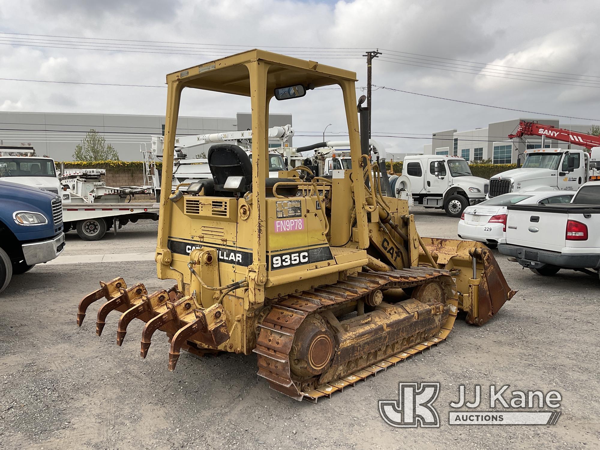 (Jurupa Valley, CA) 1989 Caterpillar Loader 935C Tractor Tracked Skid Steer Loader Runs, Moves & Ope