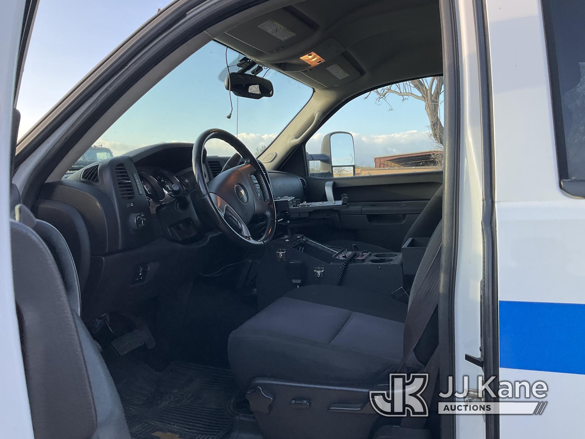 (Jurupa Valley, CA) 2013 Chevrolet Silverado 2500HD 4x4 Extended-Cab Pickup Truck Runs & Moves