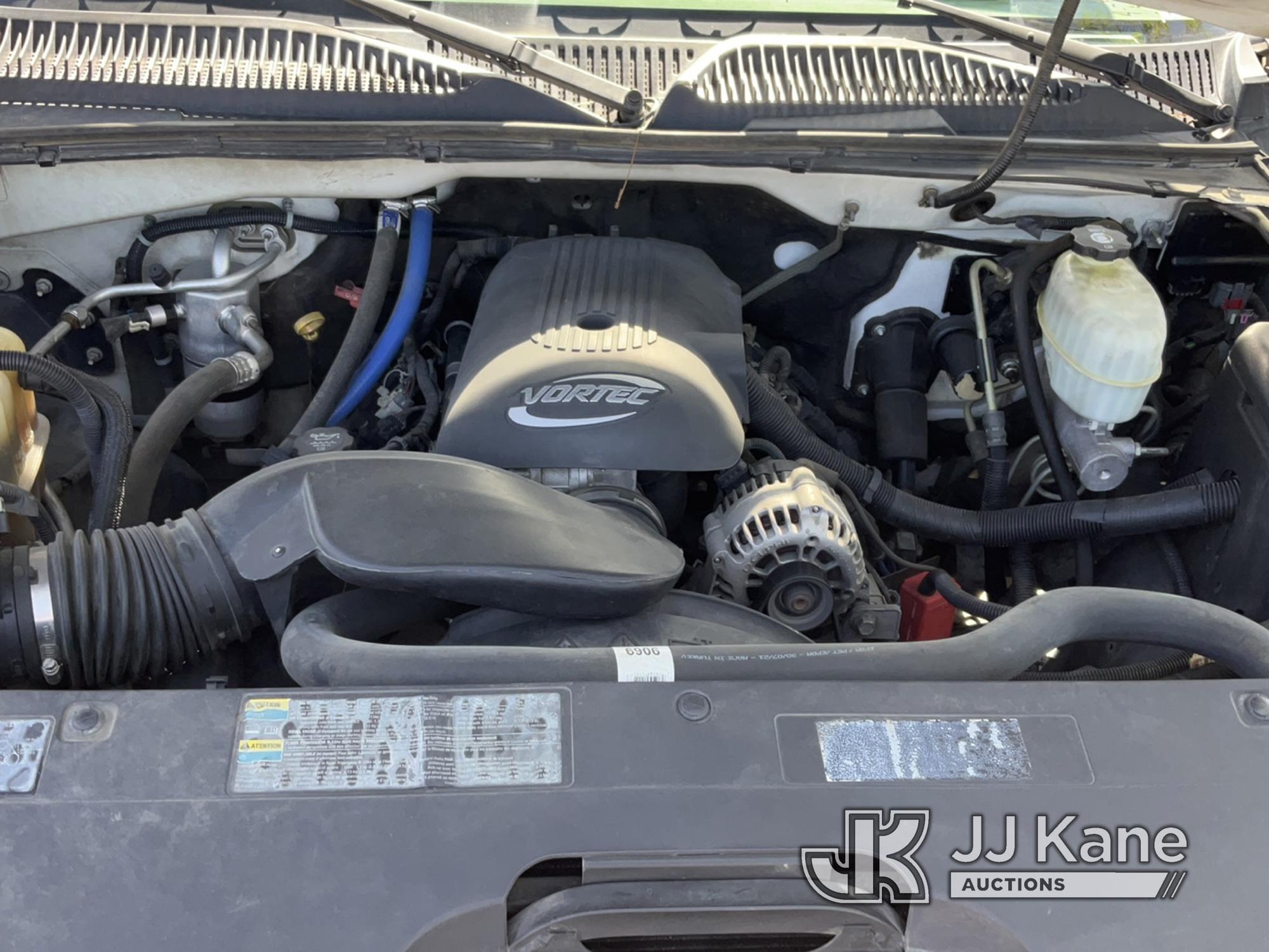 (Jurupa Valley, CA) 2005 Chevrolet Silverado 2500HD Regular Cab Pickup 2-DR Runs & Moves, Check Engi