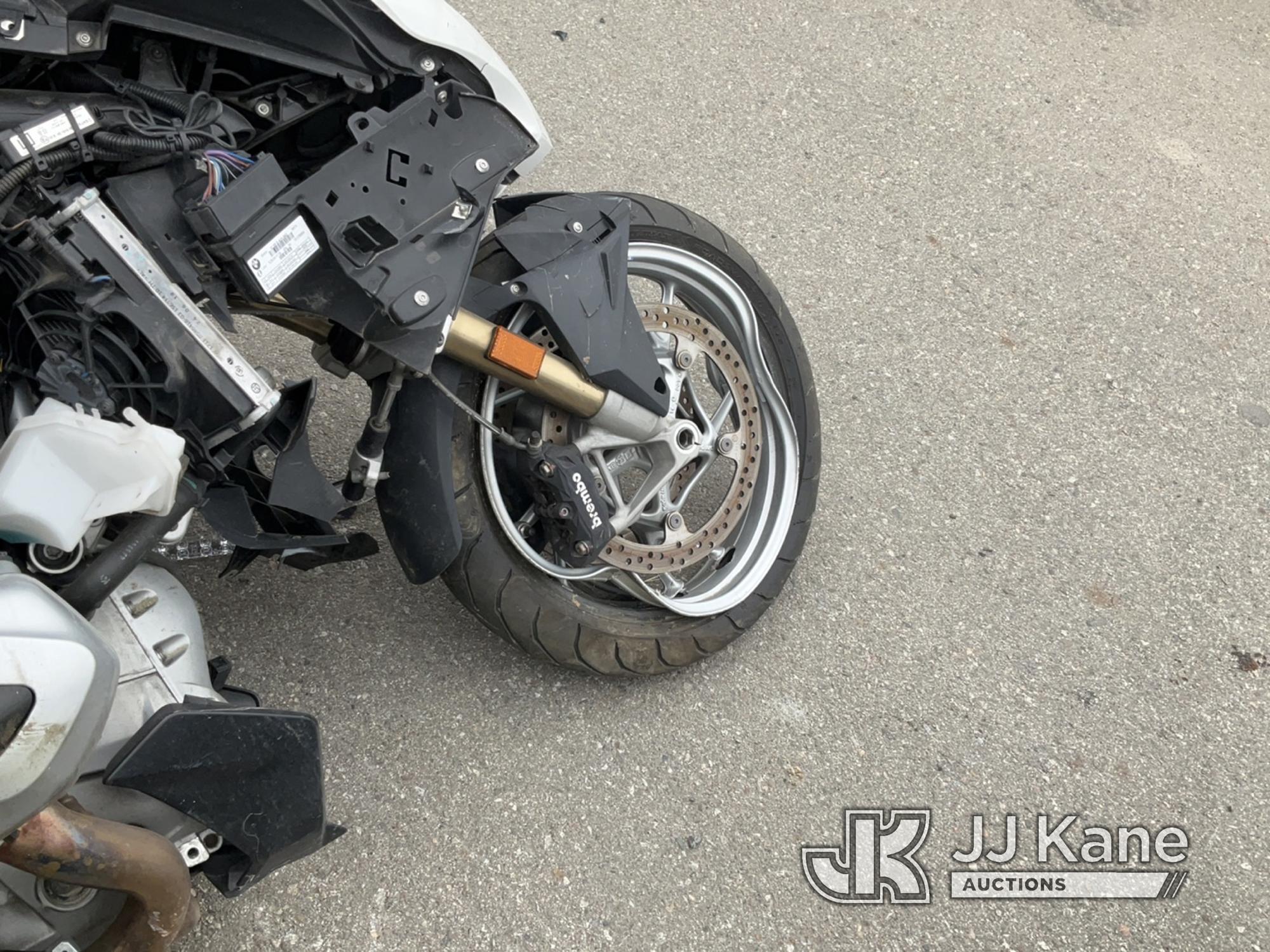 (Jurupa Valley, CA) 2020 BMW R 1250 RT Motorcycle Not Running , No Key , wrecked , Stripped Of Parts