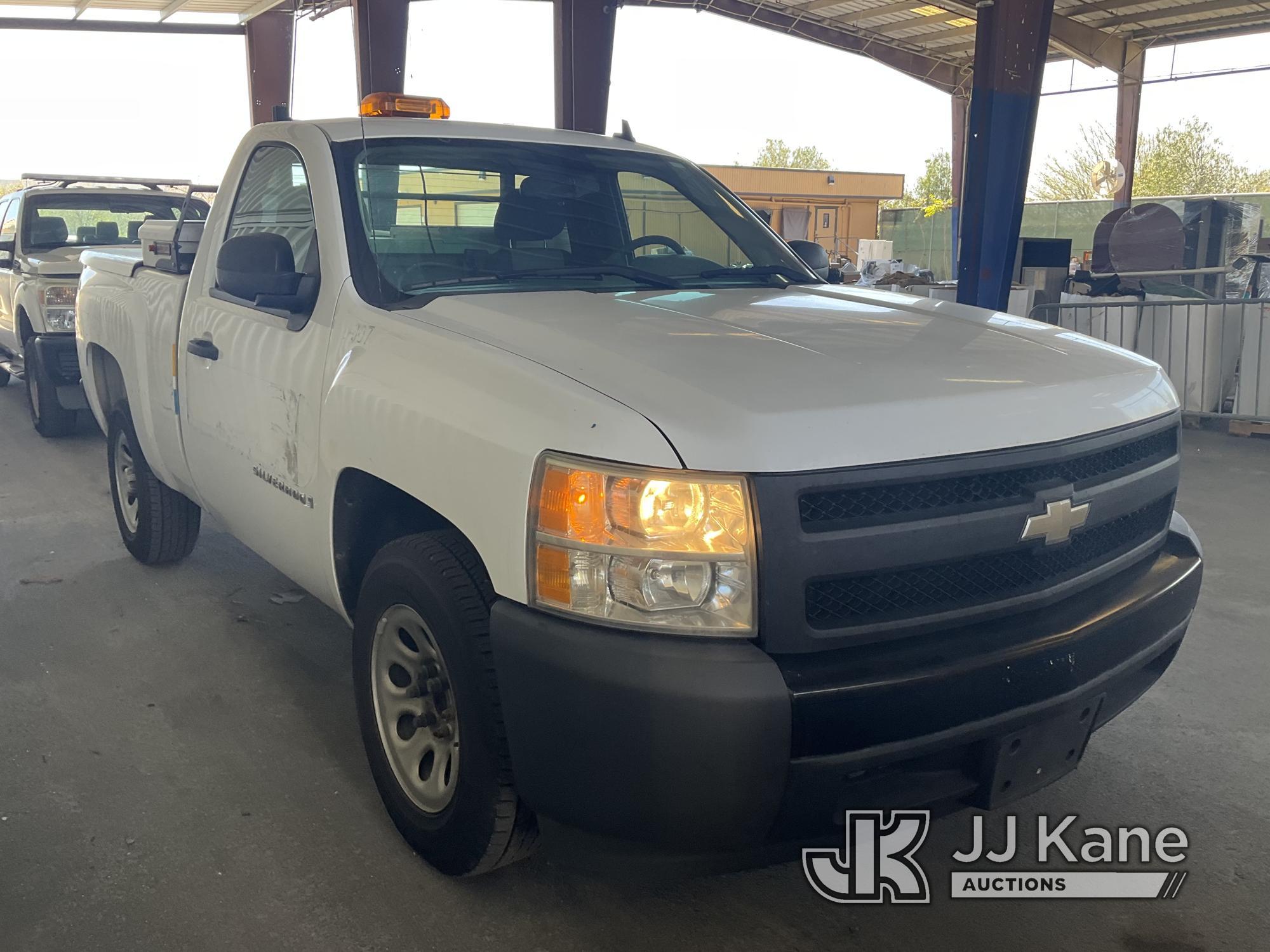 (Jurupa Valley, CA) 2008 Chevrolet Silverado 1500 Pickup Truck Runs & Moves, Tire Light Is On