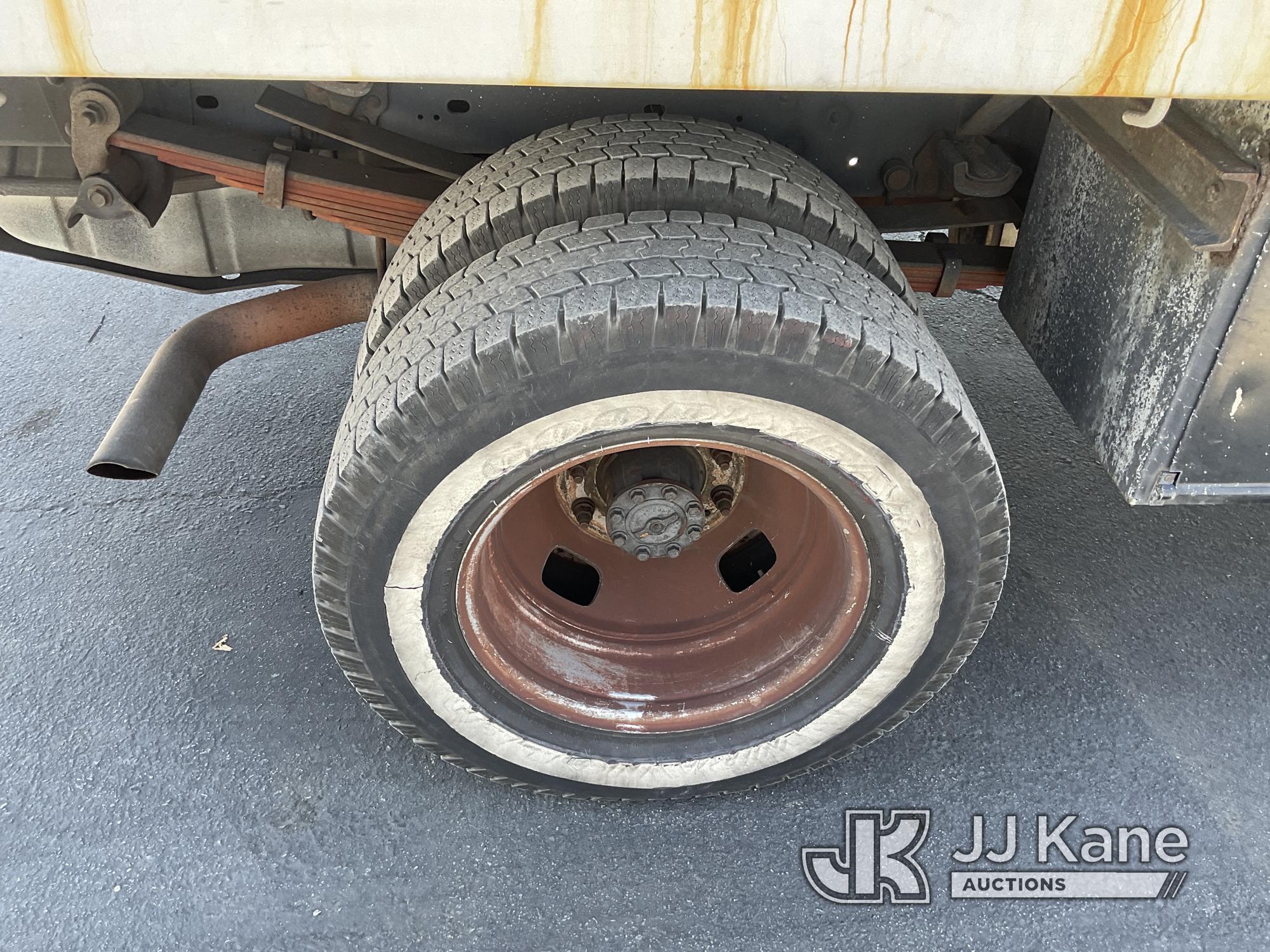 (Jurupa Valley, CA) 2008 Ford F350 SD Dump Truck Runs & Moves