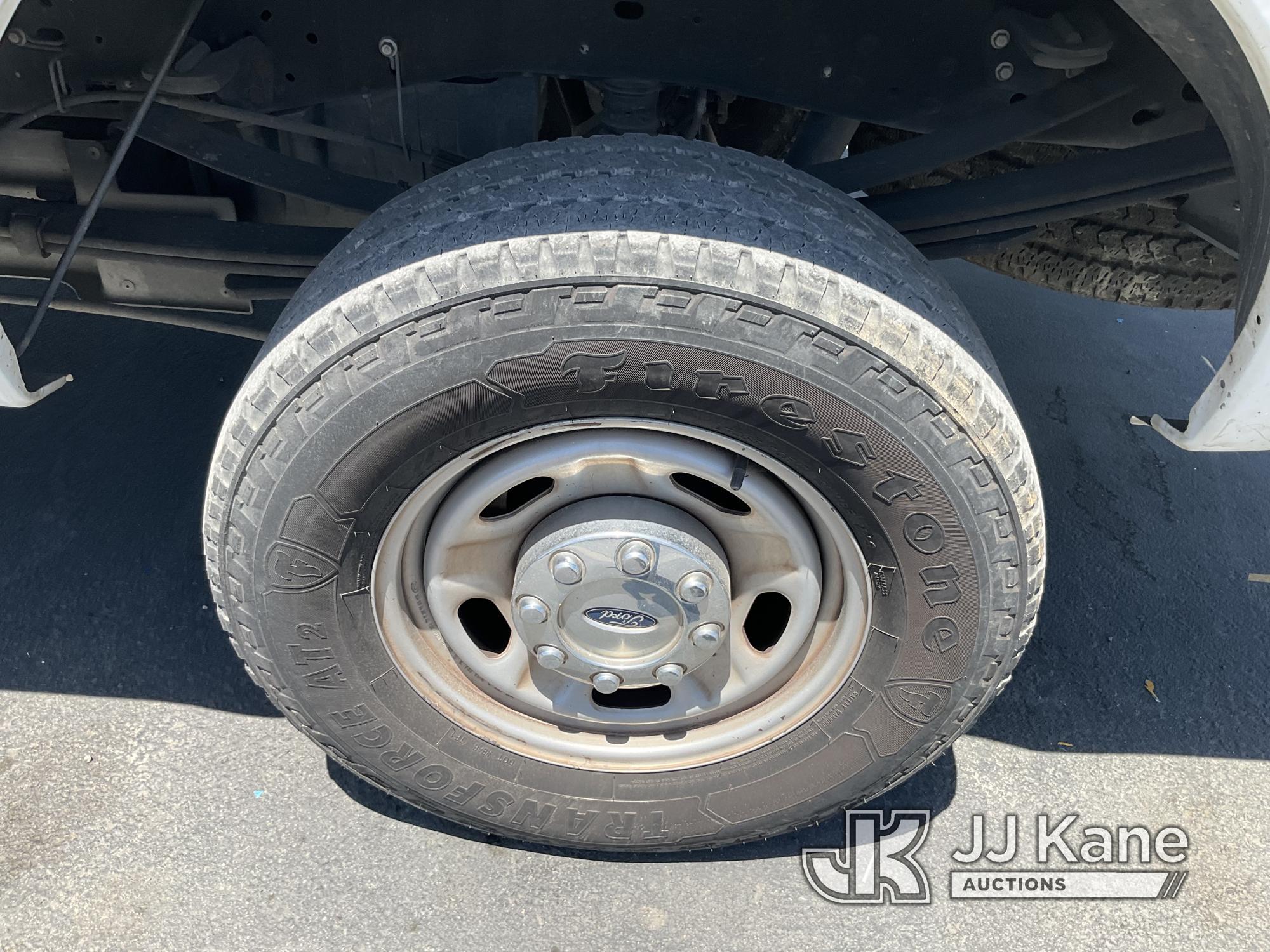 (Jurupa Valley, CA) 2015 Ford F350 4x4 Extended-Cab Pickup Truck Runs & Moves