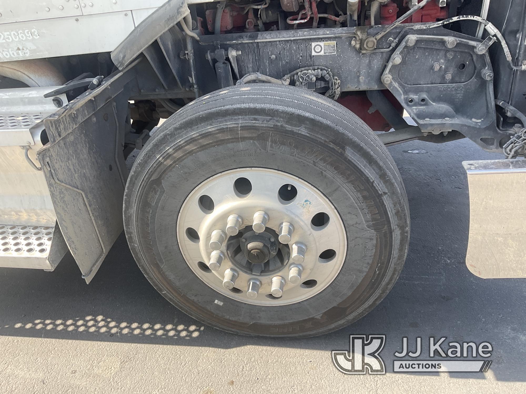 (Jurupa Valley, CA) 2009 Kenworth T800 T/A Truck Tractor Runs & Moves