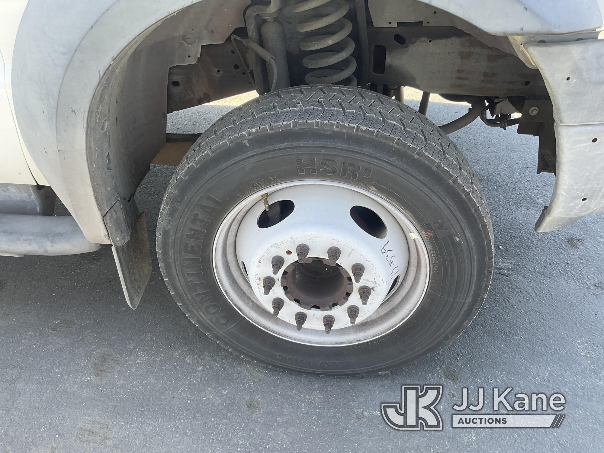 (Jurupa Valley, CA) 2006 Ford 550 Dump Truck Runs & Moves, Front Passenger Damage, Dump Bed Does Not