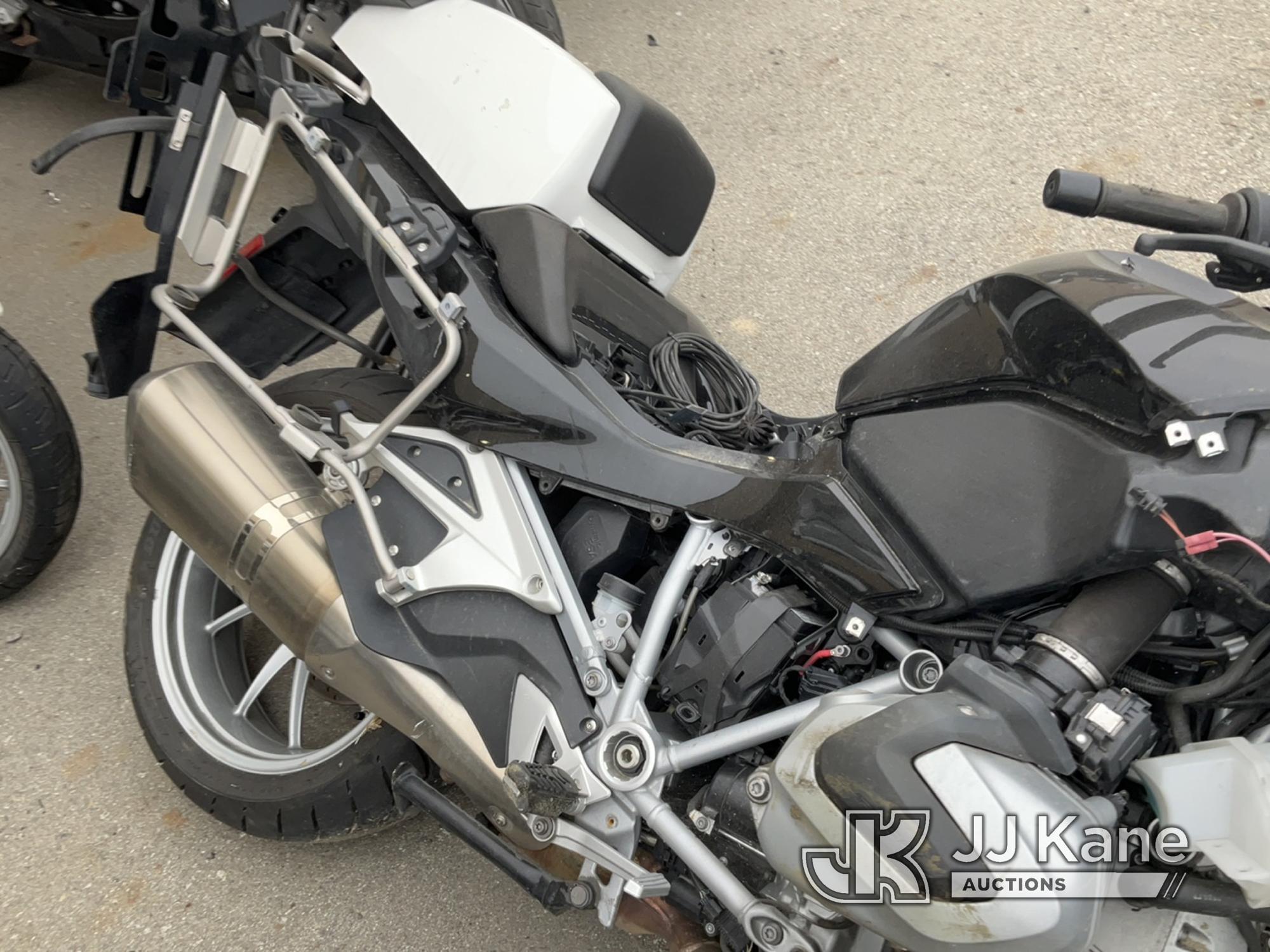 (Jurupa Valley, CA) 2020 BMW R 1250 RT Motorcycle Not Running , No Key , wrecked , Stripped Of Parts