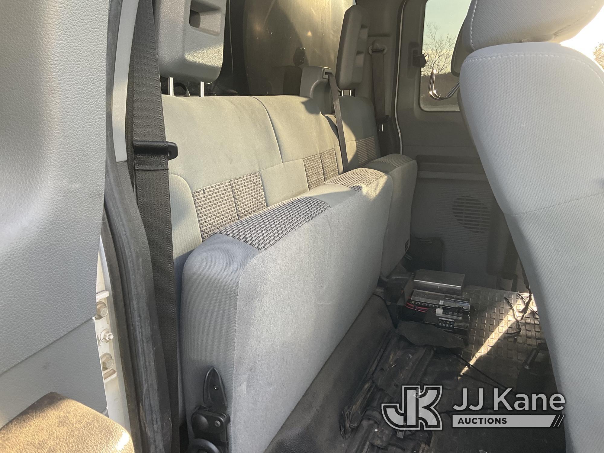 (Jurupa Valley, CA) 2013 Ford F-350 SD Extended-Cab Pickup Truck Runs & Moves